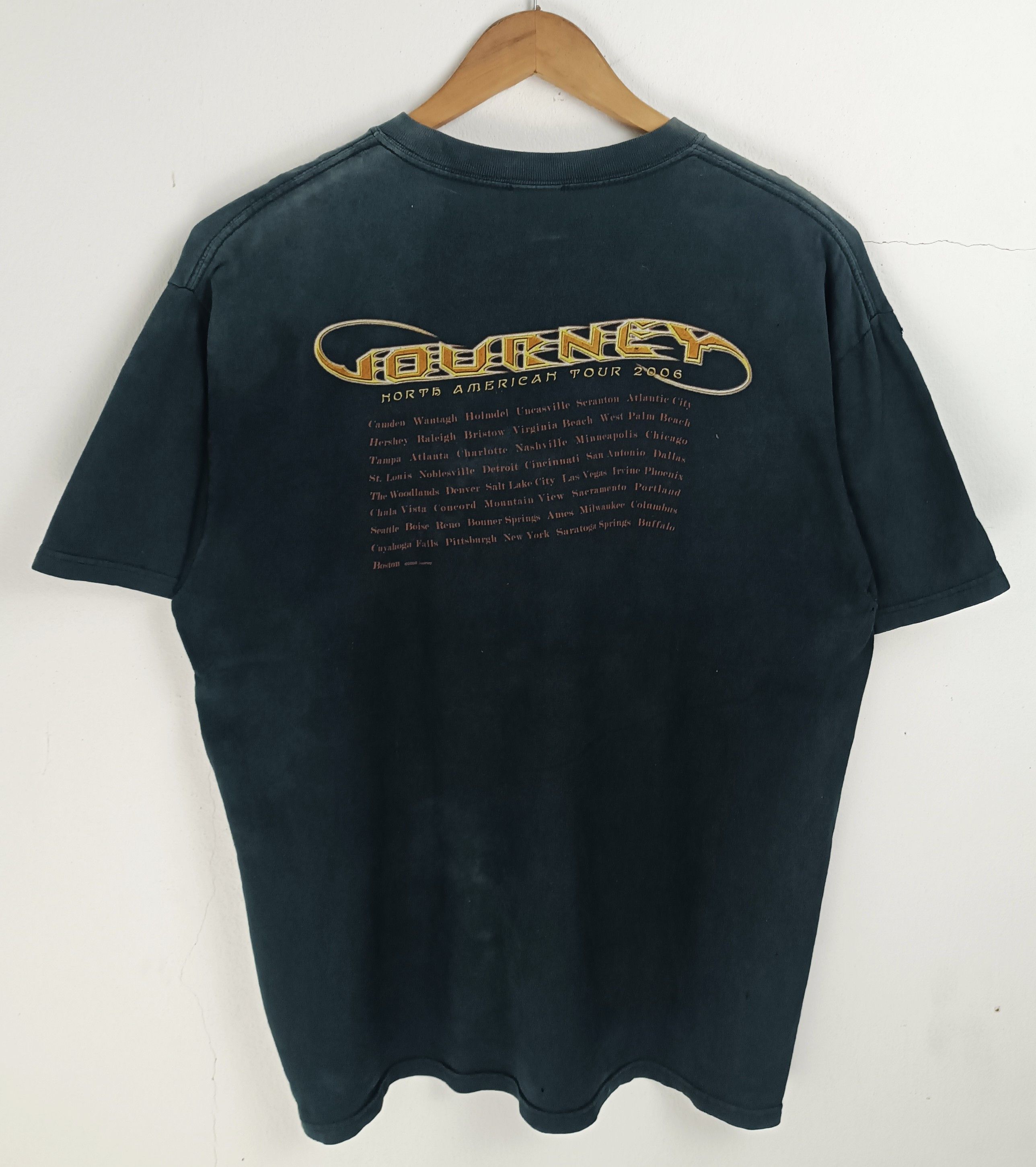 Band Tees THRASHED FADED VINTAGE 2006 JOURNEY TOUR bon jovi acdc Size US XL / EU 56 / 4 - 4 Thumbnail