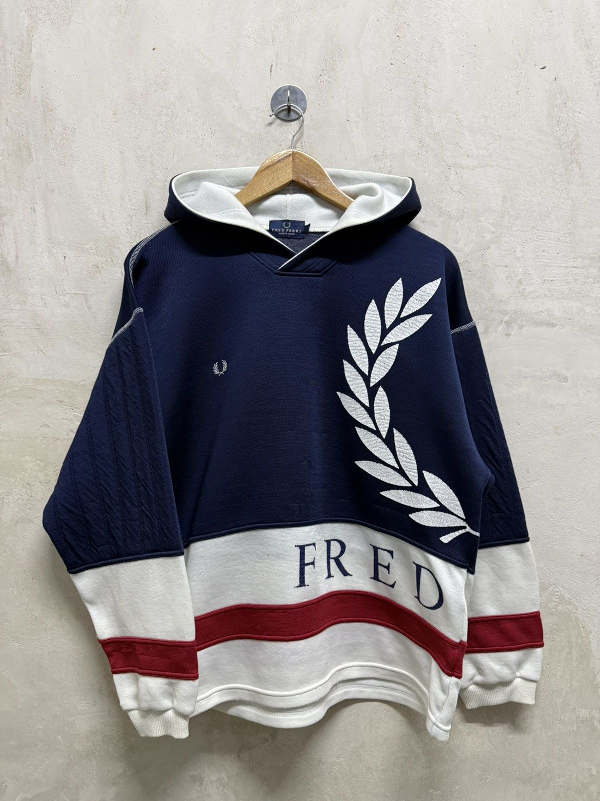 Fred Perry Vintage 90s Fred Perry Big Logo Distressed Hoodie Size US L / EU 52-54 / 3 - 1 Thumbnail