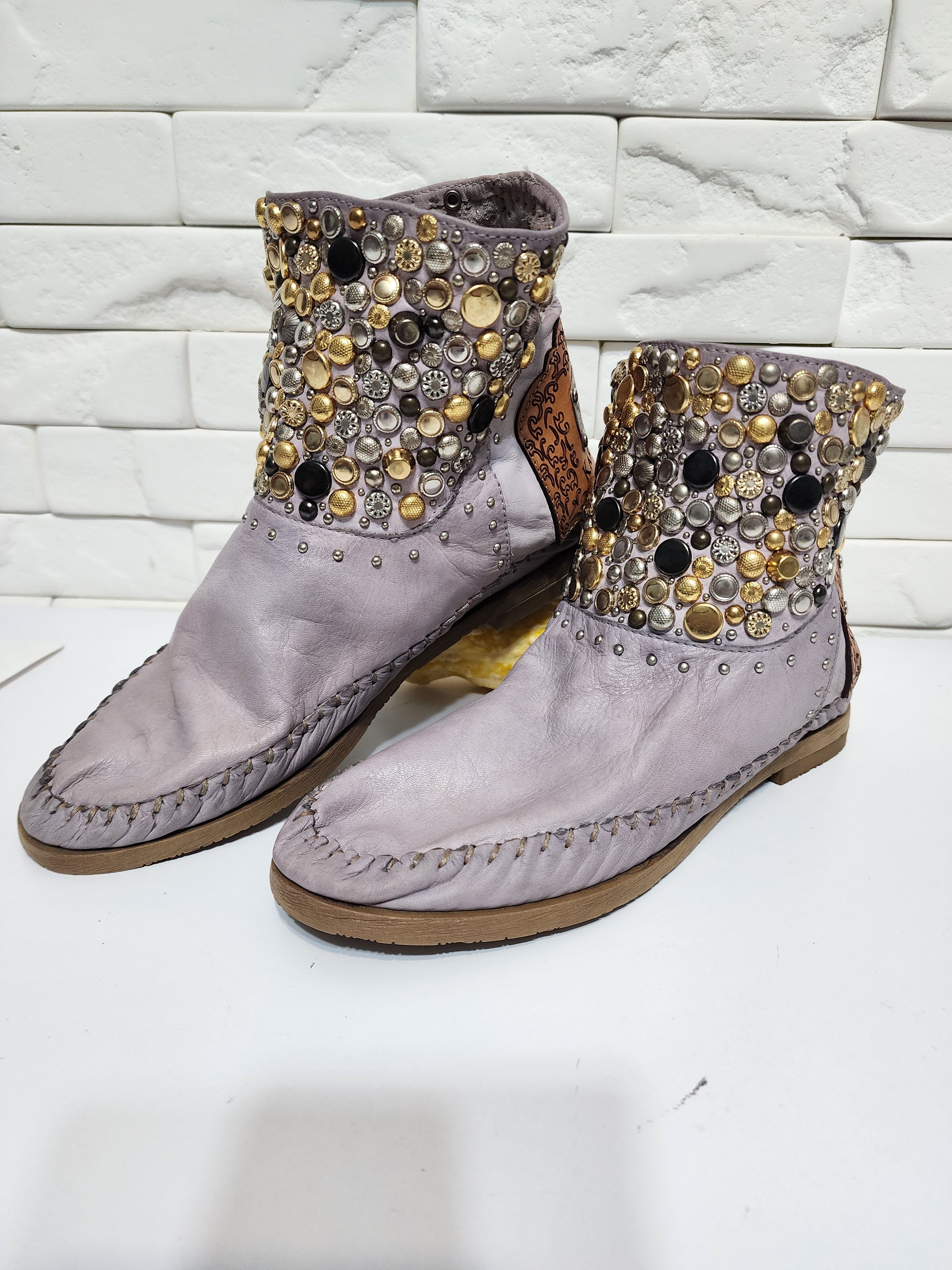 Genuine Leather Gray Leather Boots: Women's Style Shoes, Size US 9 / IT 39 - 1 Thumbnail