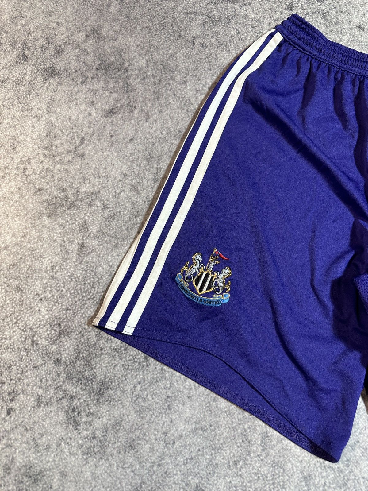 Adidas Vintage Adidas New Castle Shorts Rare Streetwear Soccer S Size US 29 - 3 Thumbnail