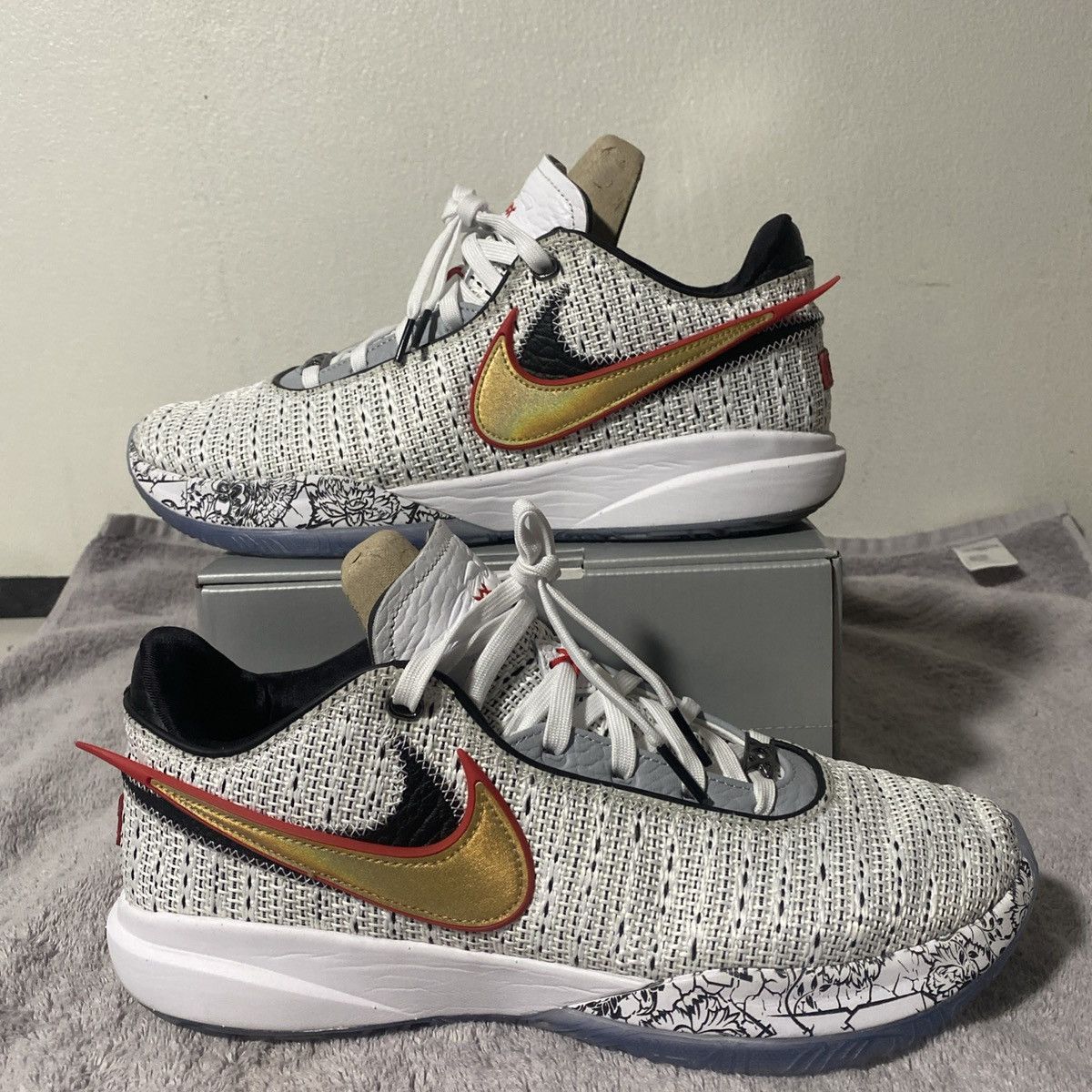 Nike Nike LeBron 20 “The Debut” DJ5423-100 Size US 10.5 / EU 43-44 - 3 Thumbnail