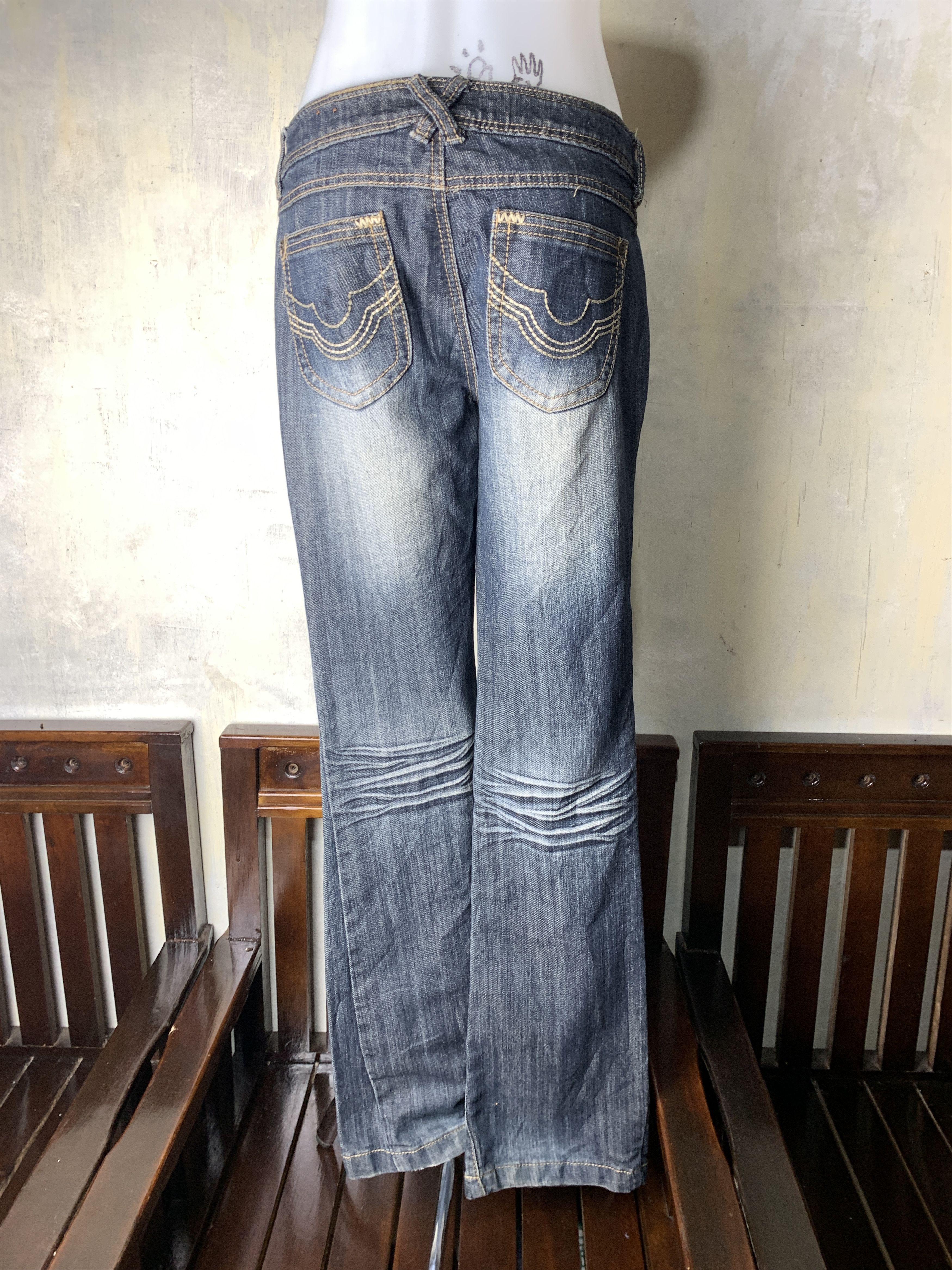 Japanese Brand 2000s Mudd Dark Blue Lowrise Flared Jeans (30) Size 30" / US 8 / IT 44 - 3 Thumbnail