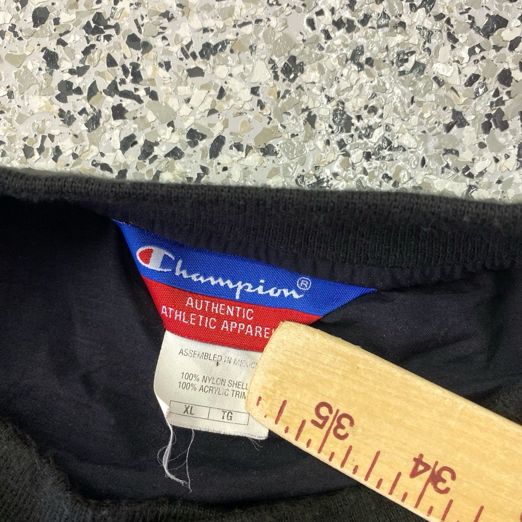 Champion VINTAGE Champion Nylon Windbreaker Jacket XL Black 90s Mens Regular Zip Windbreaker Size US XL / EU 56 / 4 - 2 Thumbnail