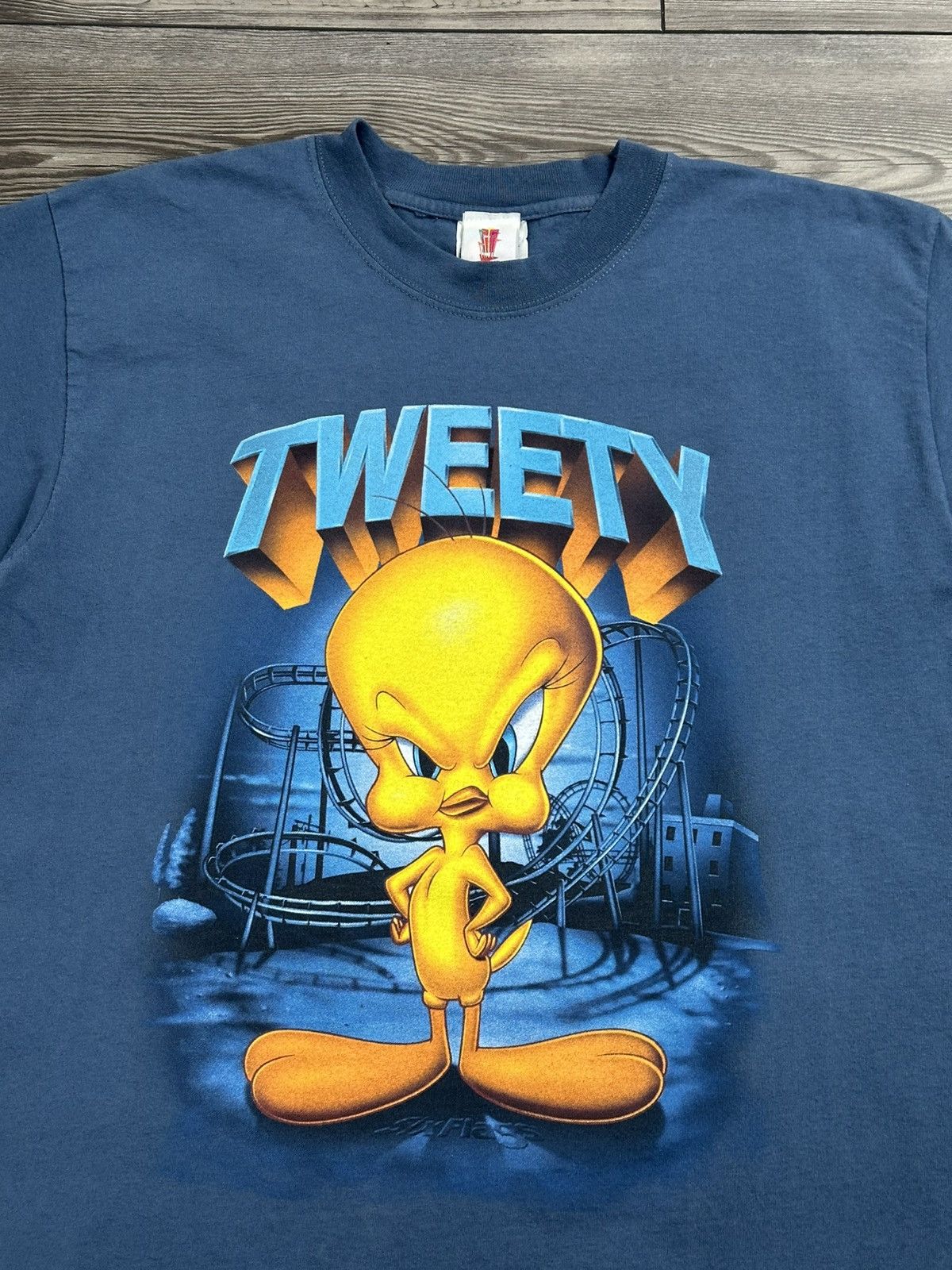 Vintage × Warner Bros Vintage Y2K Looney Tunes Tweety Six Flags T Shirt Size US L / EU 52-54 / 3 - 2 Thumbnail