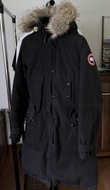 image of Canada Goose Kensington Parka Jacket Coyote Fur in Black, Women's (Size Medium)