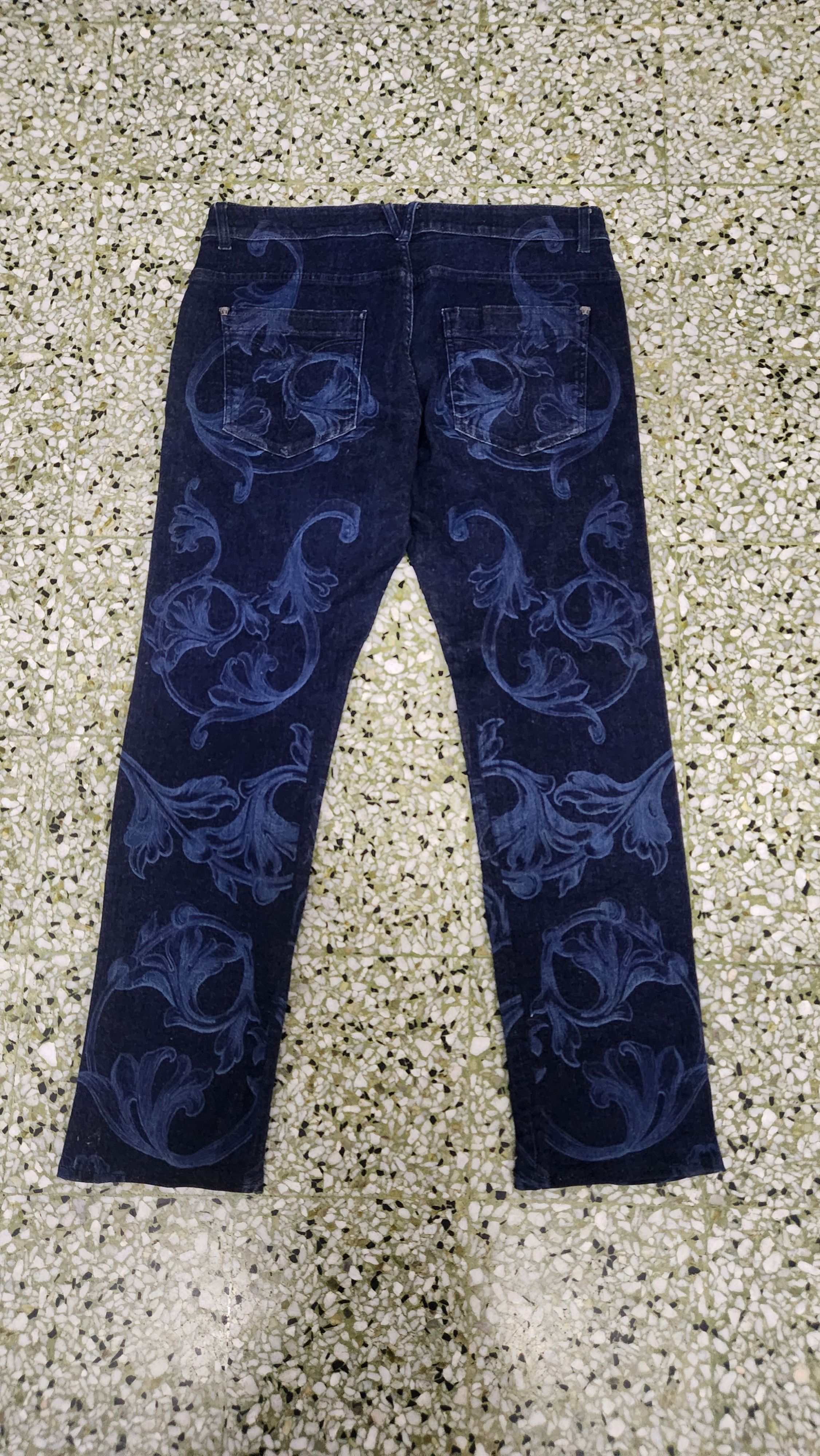 Versace × Versace Jeans Couture Versace printed jeans Size US 34 / EU 50 - 2 Thumbnail