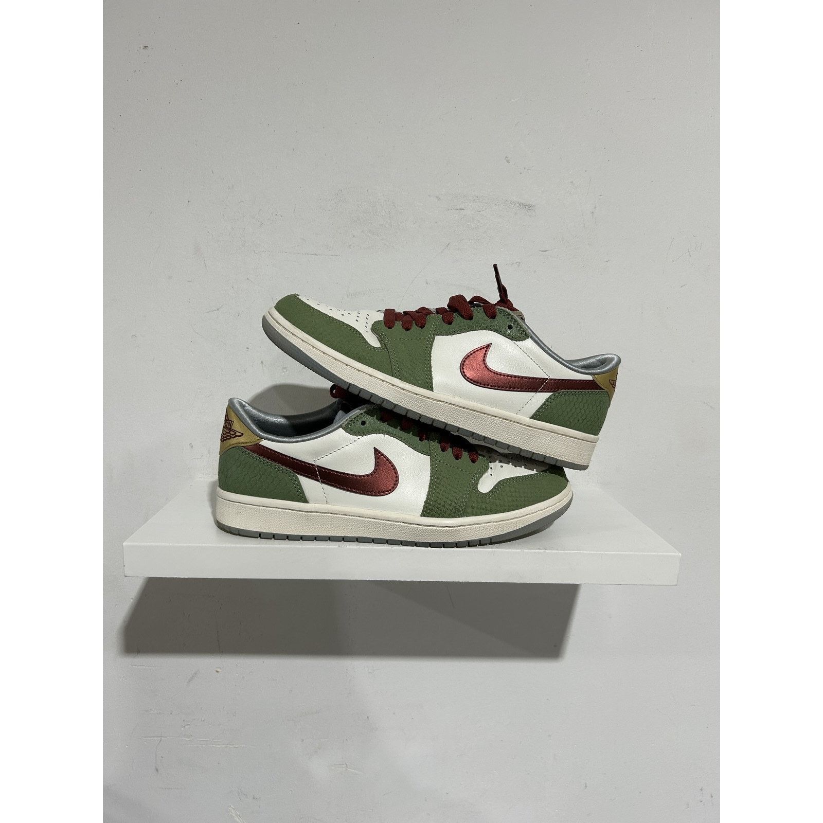 Jordan Brand JORDAN 1 LOW YEAR OF THE DRAGON SIZE 8.5 PREOWNED Size US 8.5 / EU 41-42 - 1 Thumbnail