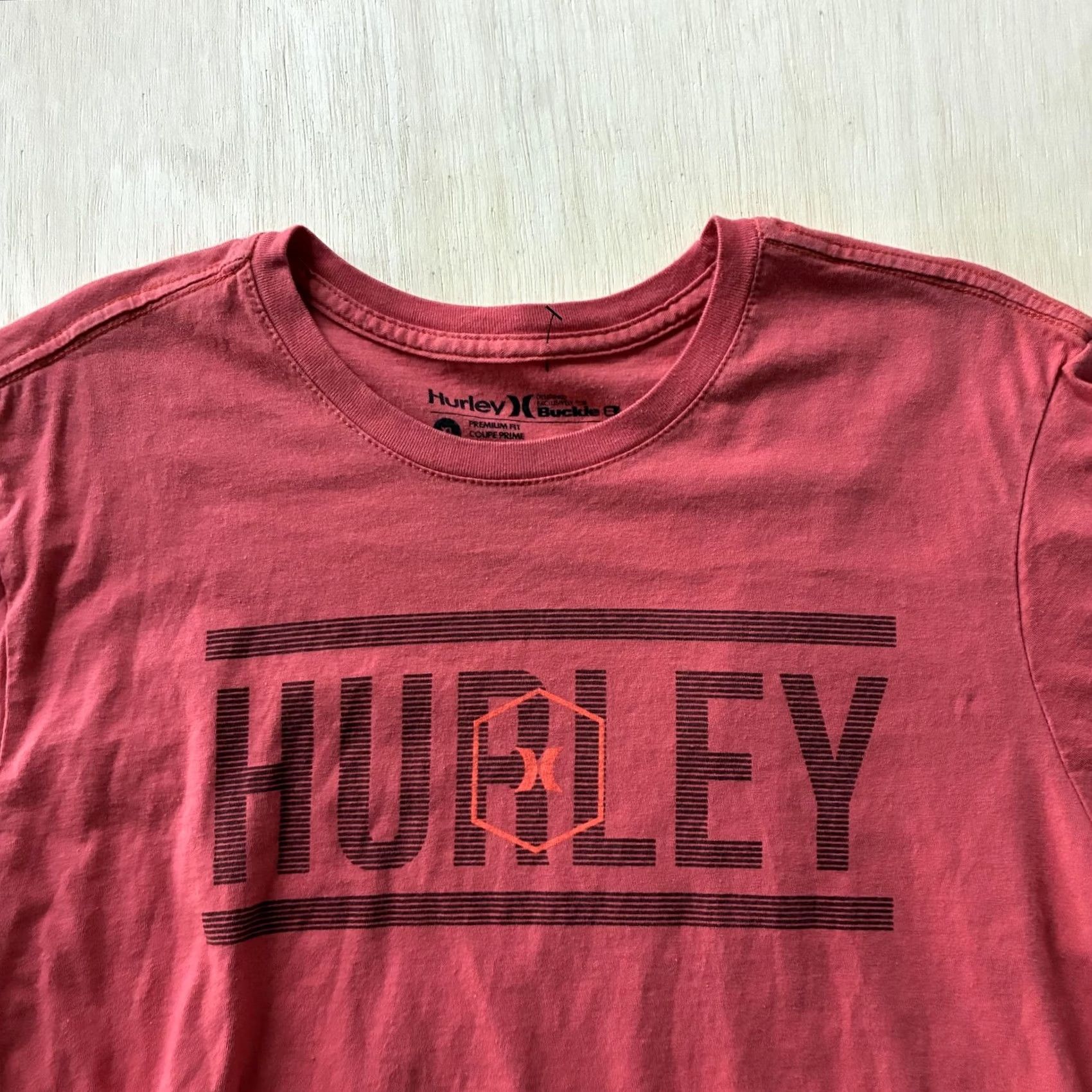 Hurley VINTAGE Hurley Shirt Mens XL Red Buckle Premium Fit Logo Graphic Surf Tee T-Shirt Size US XL / EU 56 / 4 - 2 Thumbnail