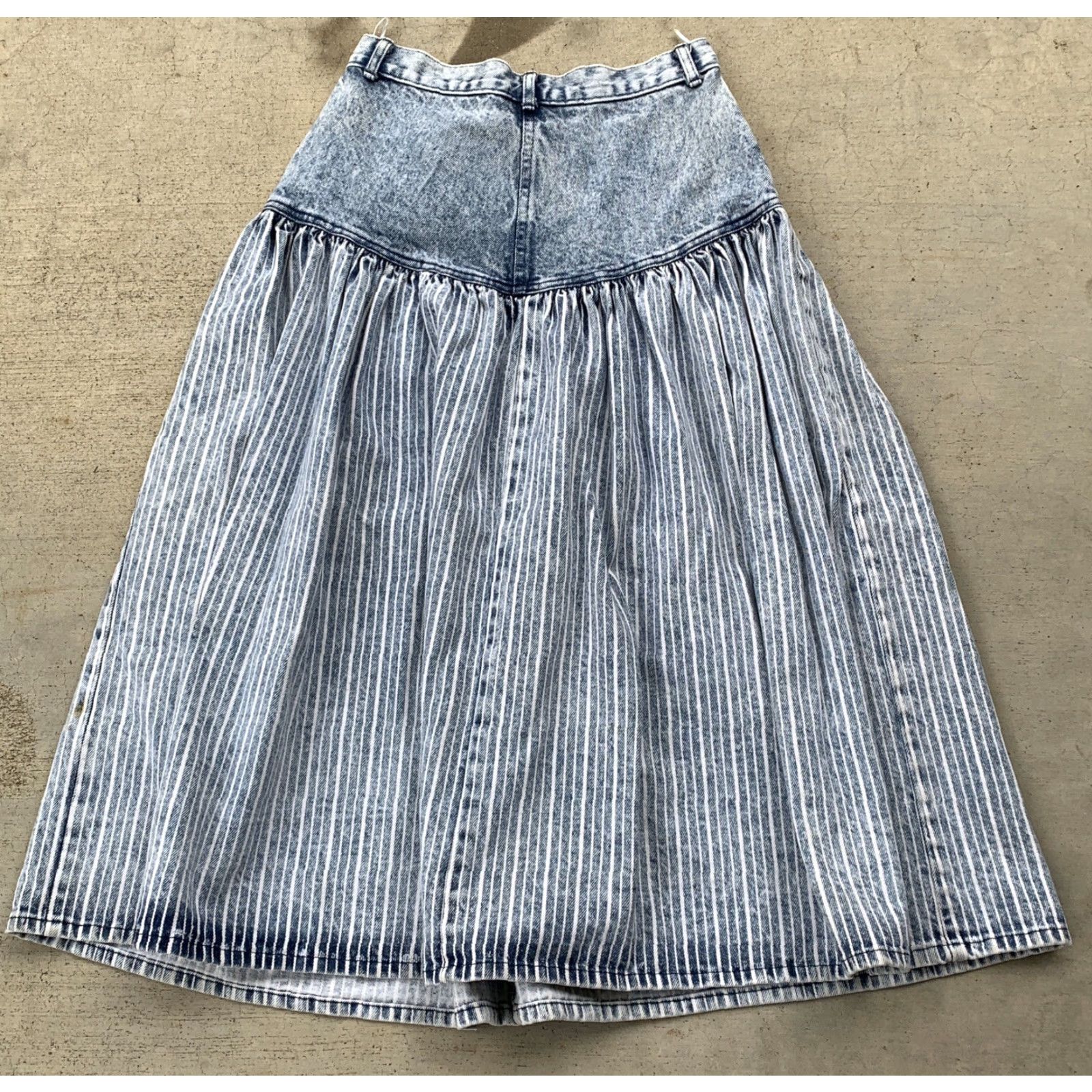 Bugatti VINTAGE Bugatti High Waist Denim Skirt Acid Wash Striped 1980s 28” Waist Blues New Wave Denim Skirt Women? Size 28" / US 6 / IT 42 - 6 Thumbnail