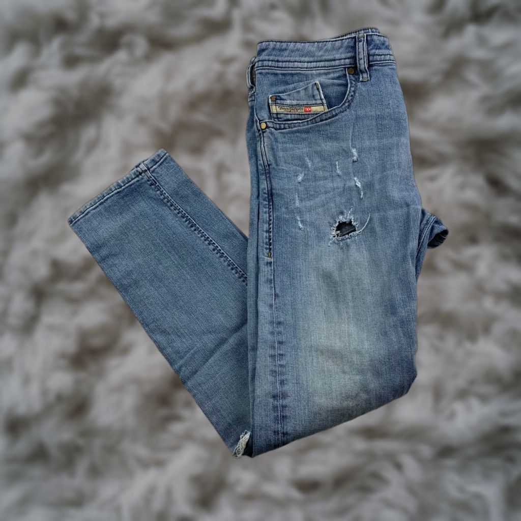 Diesel Buster Jeans Slim Tapered Fit Medium Wash Blue 32x30 Mens 5-Pocket Button-Fly Cotton Stretch Denim Destroyed Vintage No N/A