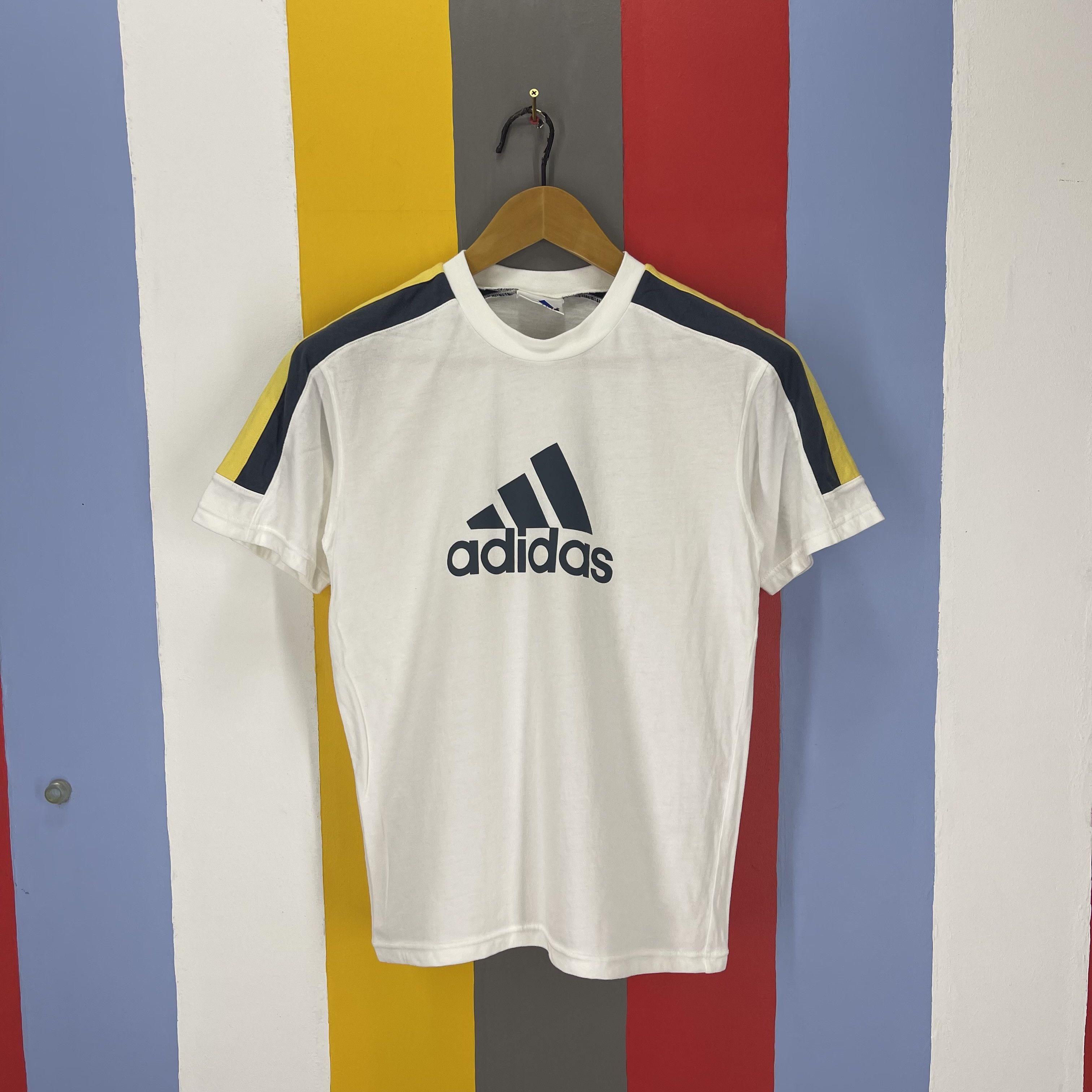 Adidas 90s Vintage ADIDAS THREE STRIPE Crew Neck T Shirt #1777/07 Size US S / EU 44-46 / 1 - 1 Thumbnail