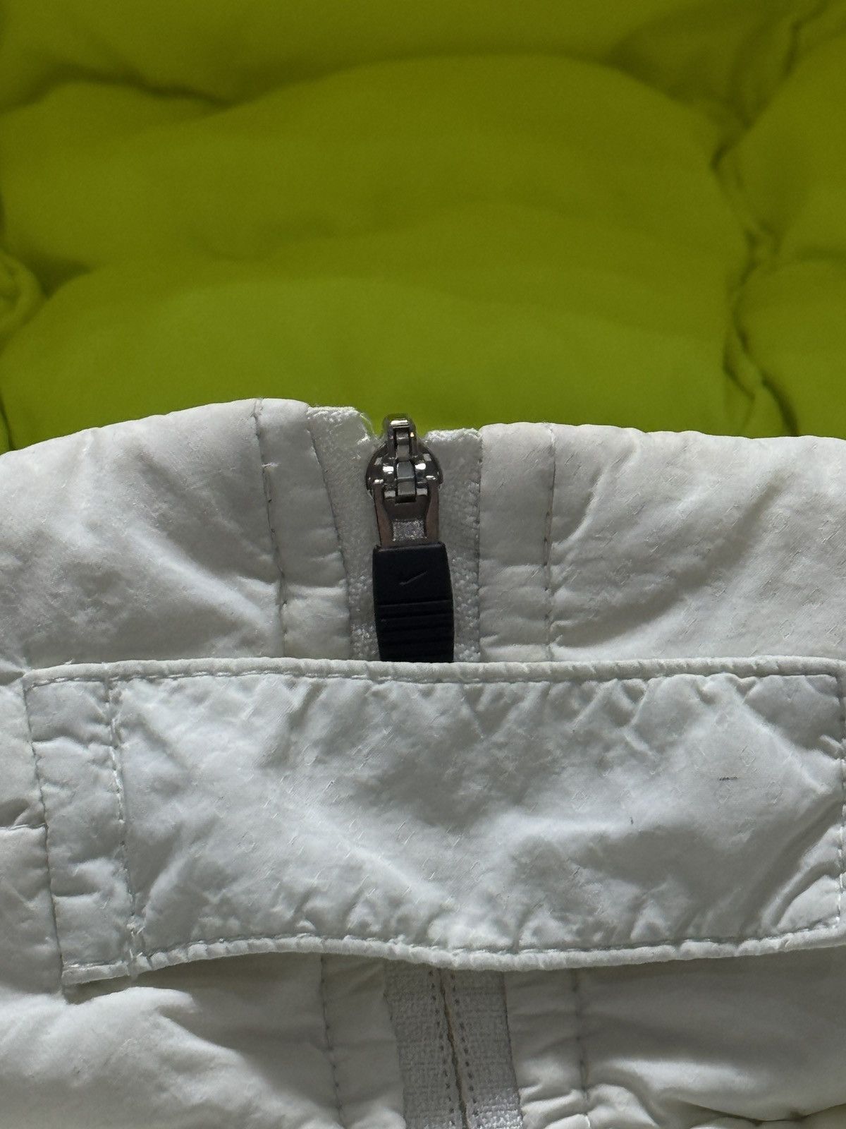 Nike VINTAGE NIKE 2000s WHITE DOWN PUFFER VEST Size XS / US 0-2 / IT 36-38 - 5 Thumbnail