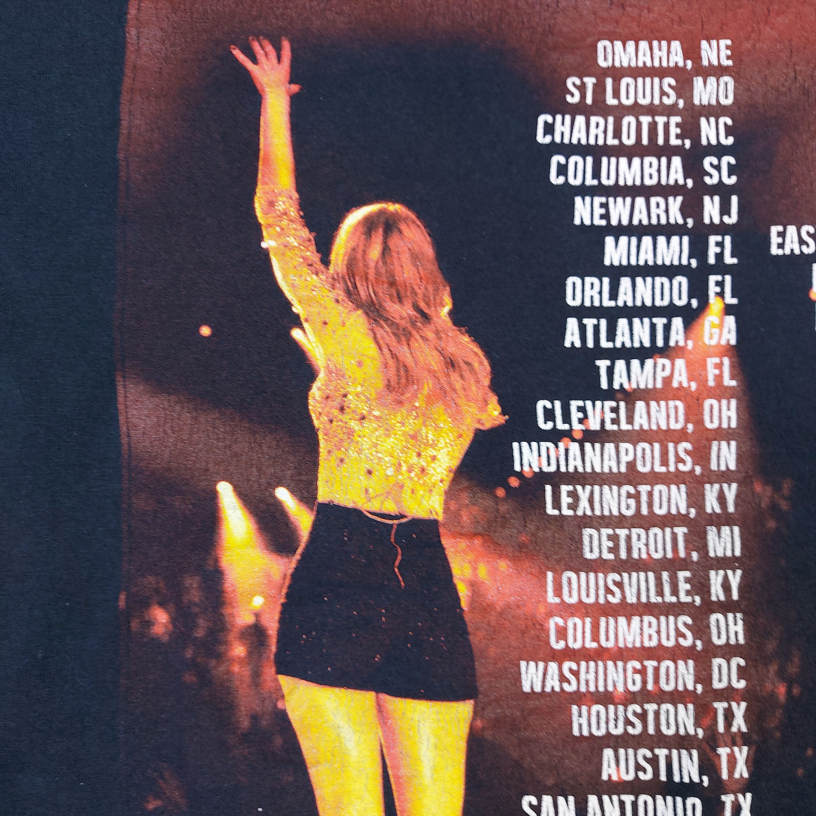 Band Tees Taylor Swift The Red Tour 2013 Double-Sided Merch TEE Size US M / EU 48-50 / 2 - 9 Thumbnail