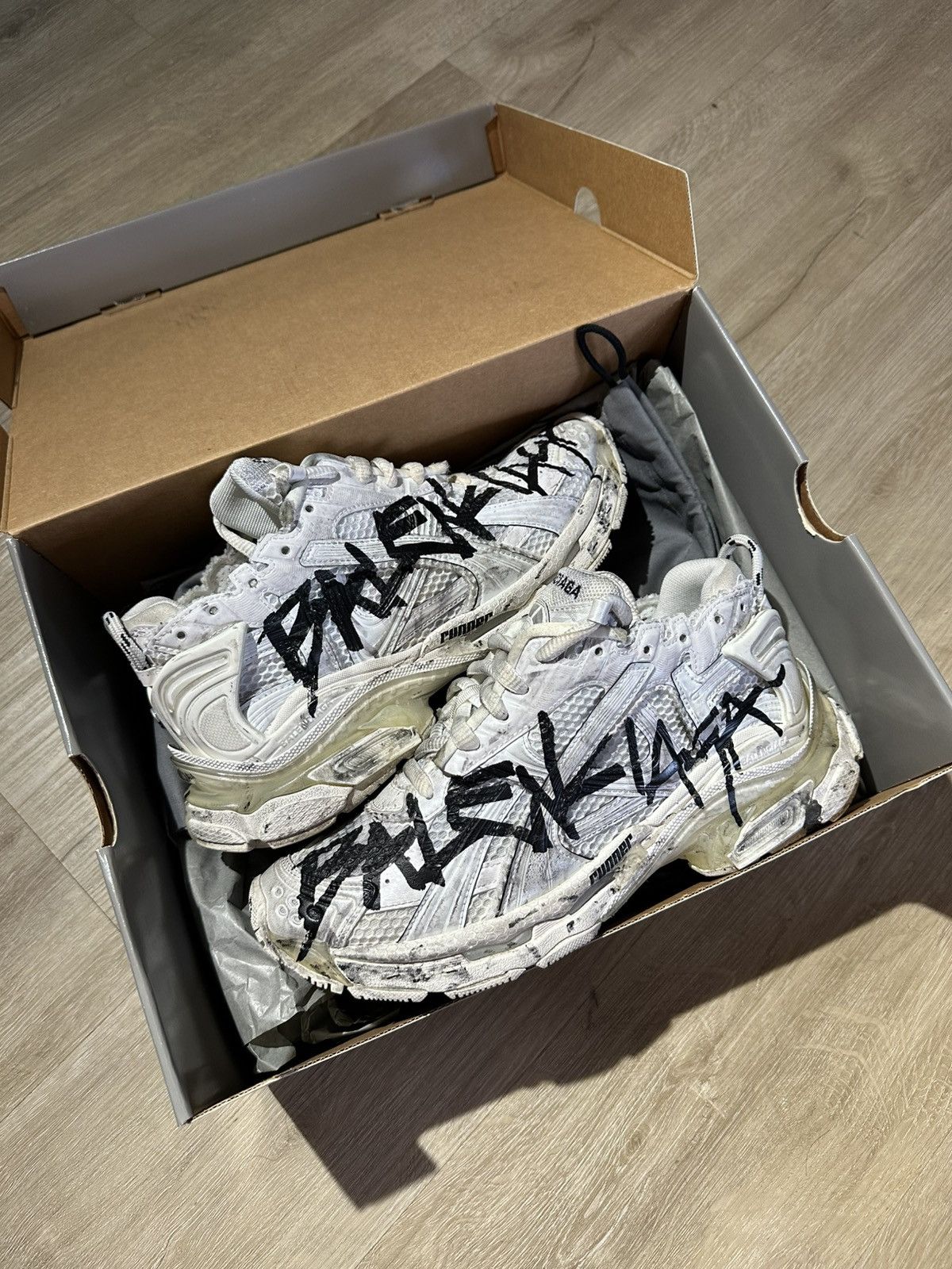 Balenciaga BALENCIAGA RUNNER Size US 7 / EU 40 - 1 Thumbnail