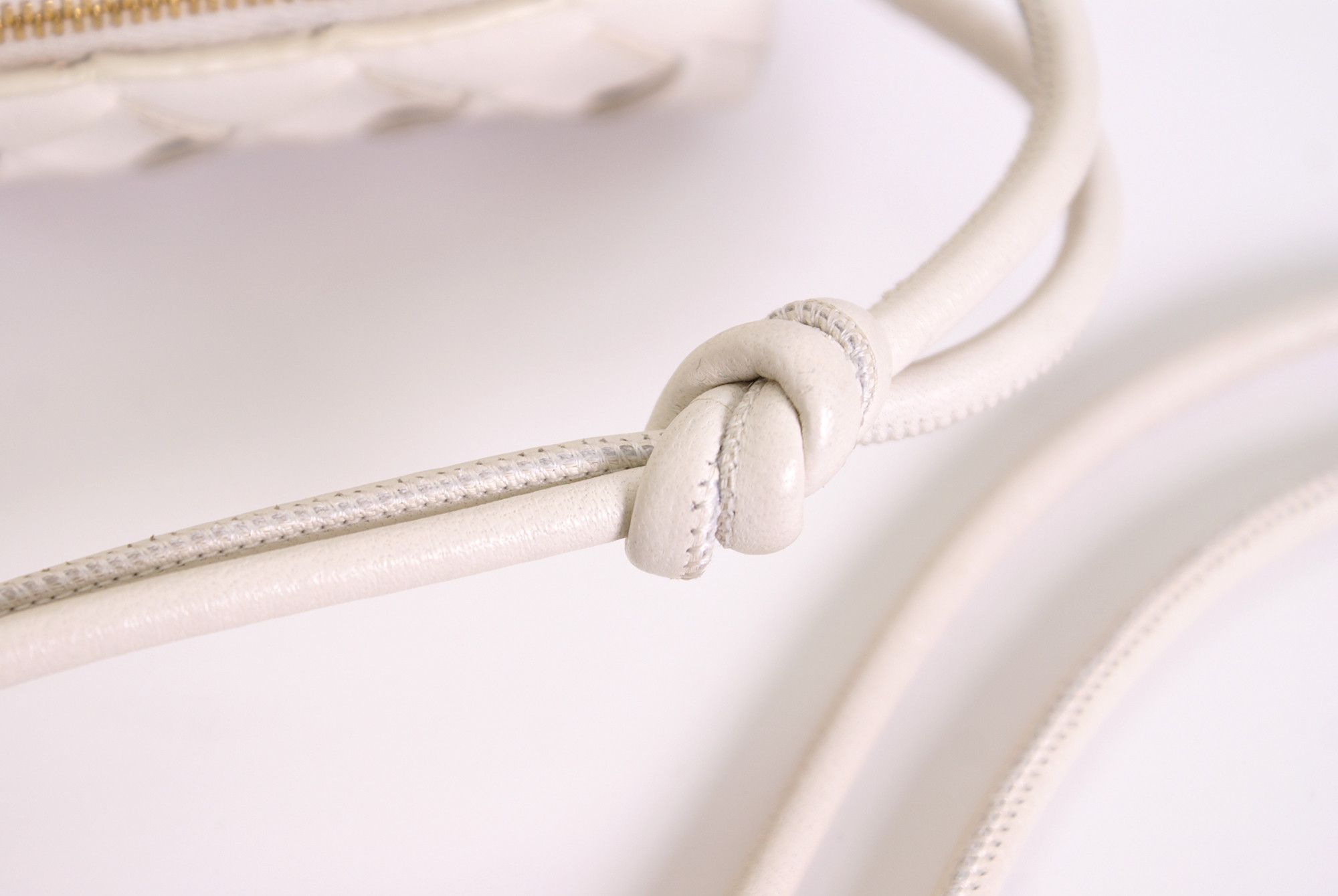 Bottega Veneta Bottega Veneta Leather Mini Loop Camera Shoulder Bag White Size ONE SIZE - 15 Thumbnail