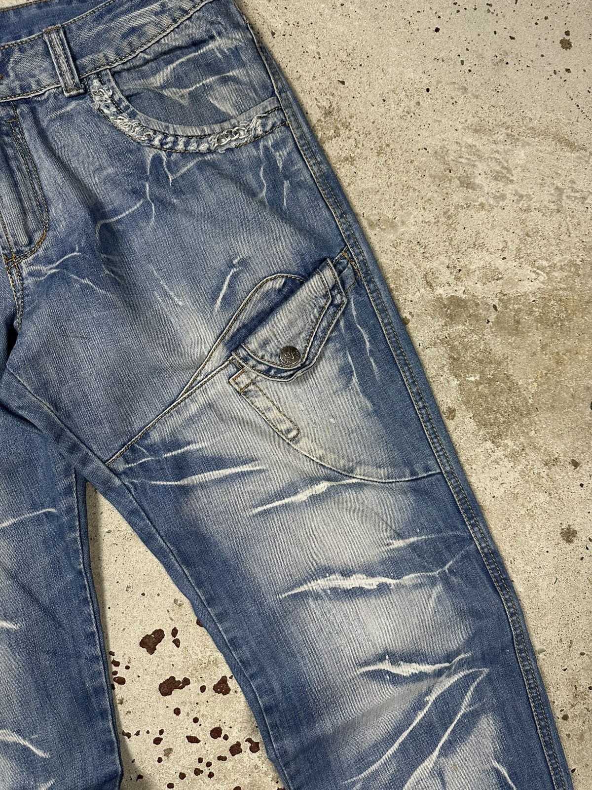 If Six Was Nine × Japanese Brand × Le Grande Bleu (L.G.B.) Vintage Y2K Blue Washed Distressed Chain Denim Pants Size US 38 / EU 54 - 6 Thumbnail