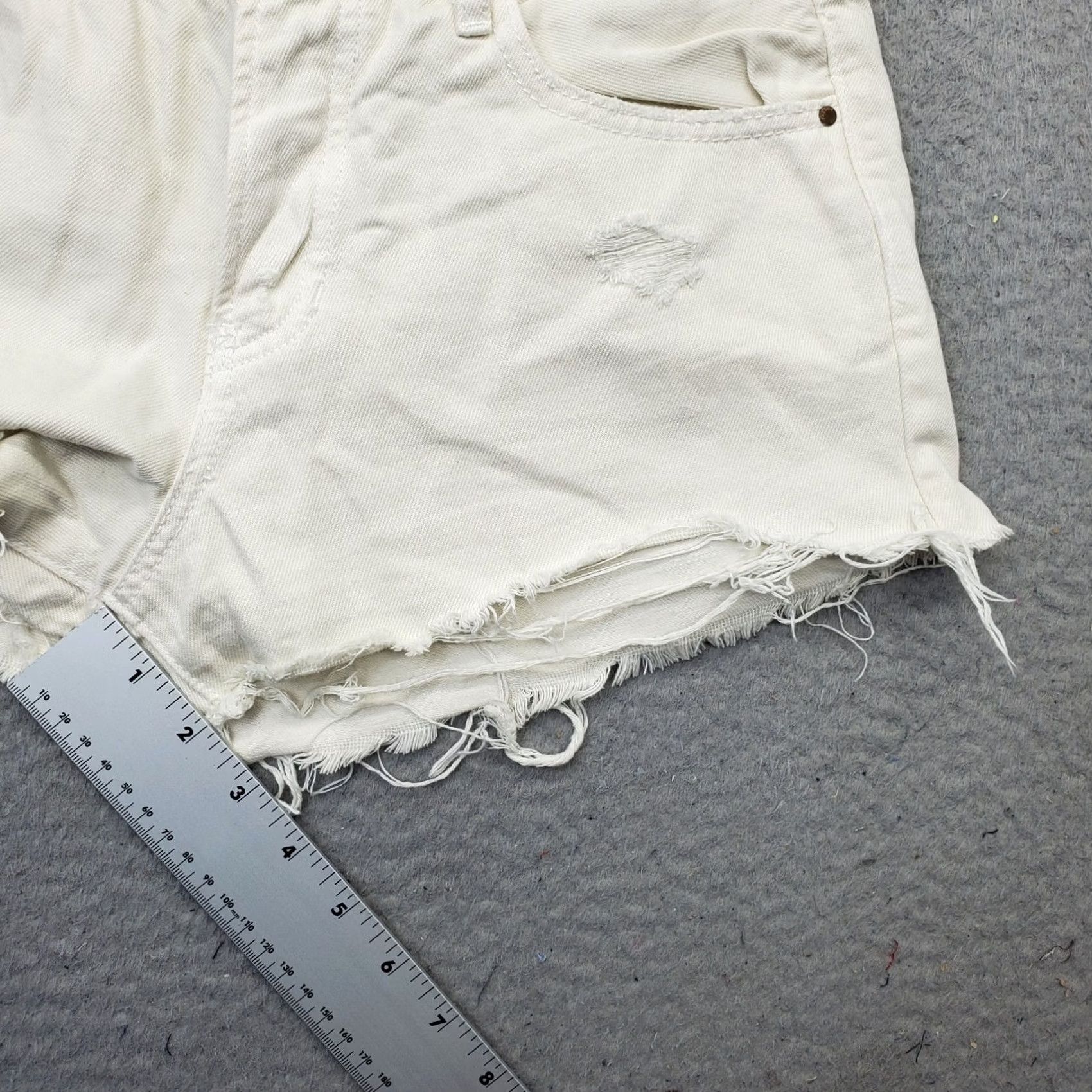 Pacsun PacSun Womens White Denim Light Wash Mid Rise Jean Shorts 25 Shorts 5-Pocket Distressed Cut-Off Summer Beach Walking Mens Womens Girls Size 42" / US 20 - 4 Thumbnail