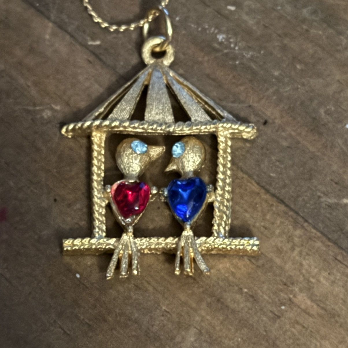 Vintage Vintage gold tone caged Love Birds pendant necklace Size ONE SIZE - 3 Thumbnail