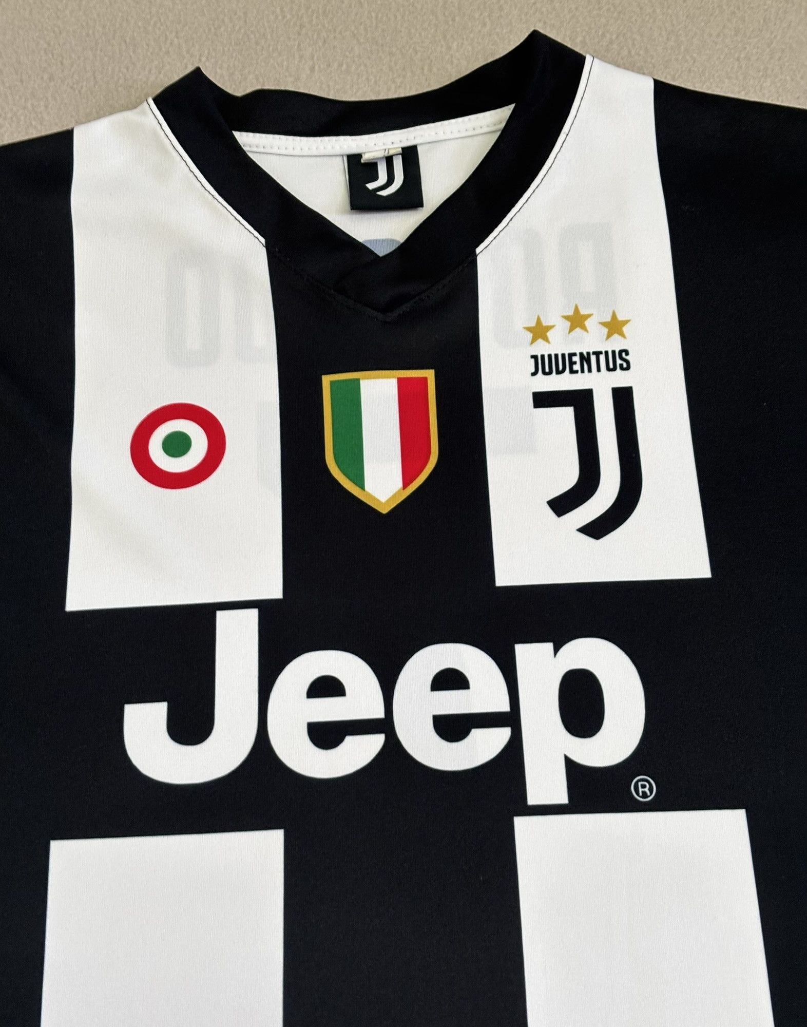 Other Juventus 2018-2019 Ronaldo #7 Football Jersey Size XL Size US XL / EU 56 / 4 - 7 Thumbnail