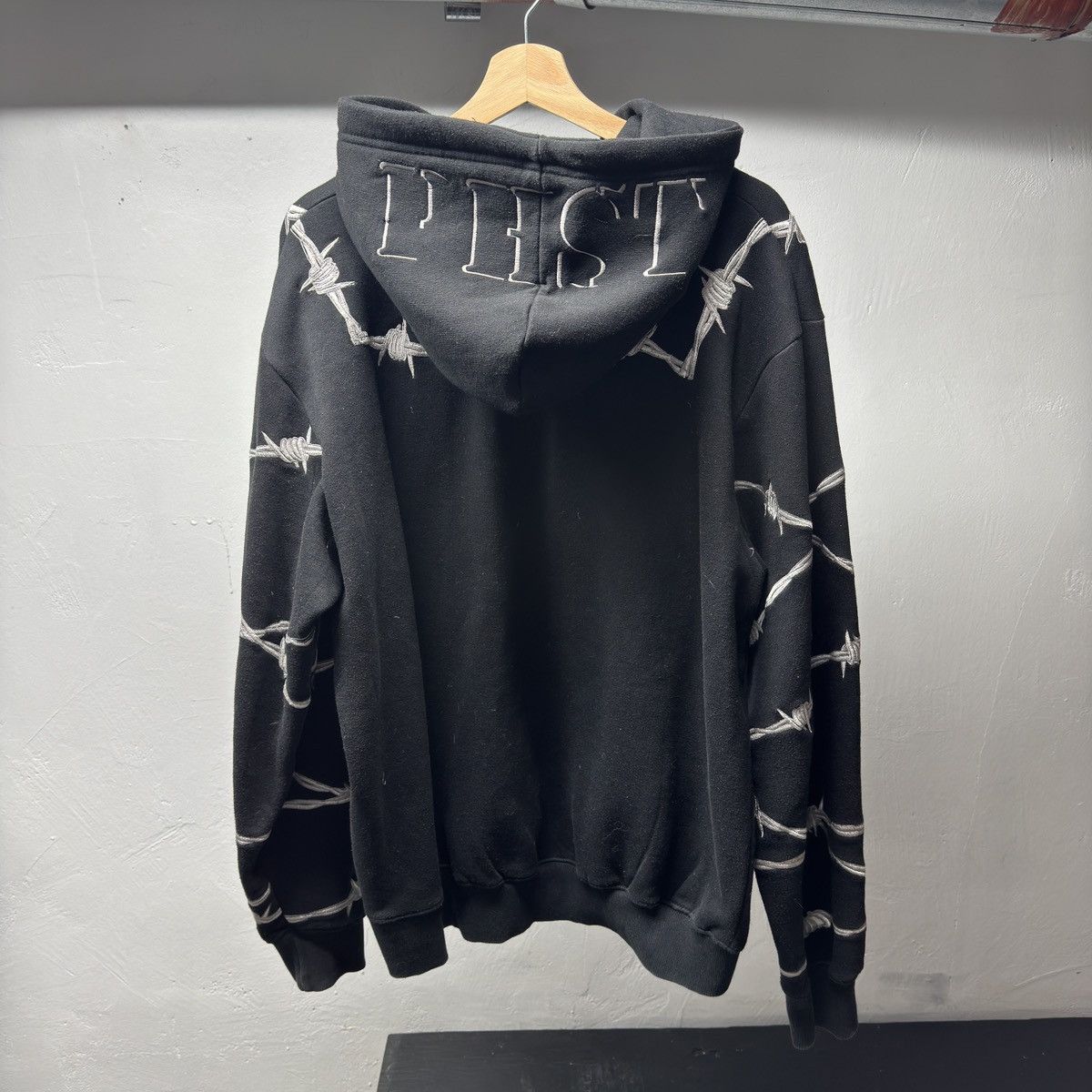 Public Housing Skate Team Public Housing Skate Team Jail Break Hoodie Size US XL / EU 56 / 4 - 2 Thumbnail