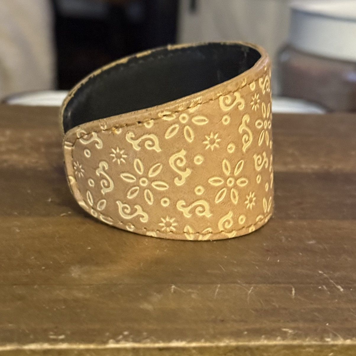 Vintage Vintage tan floral embossed wide leather cuff bracelet Size ONE SIZE - 2 Thumbnail