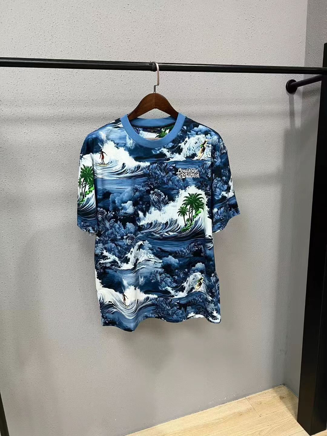 Louis Vuitton Lv New Wave Short-Sleeve Tee Size US XL / EU 56 / 4 - 1 Thumbnail