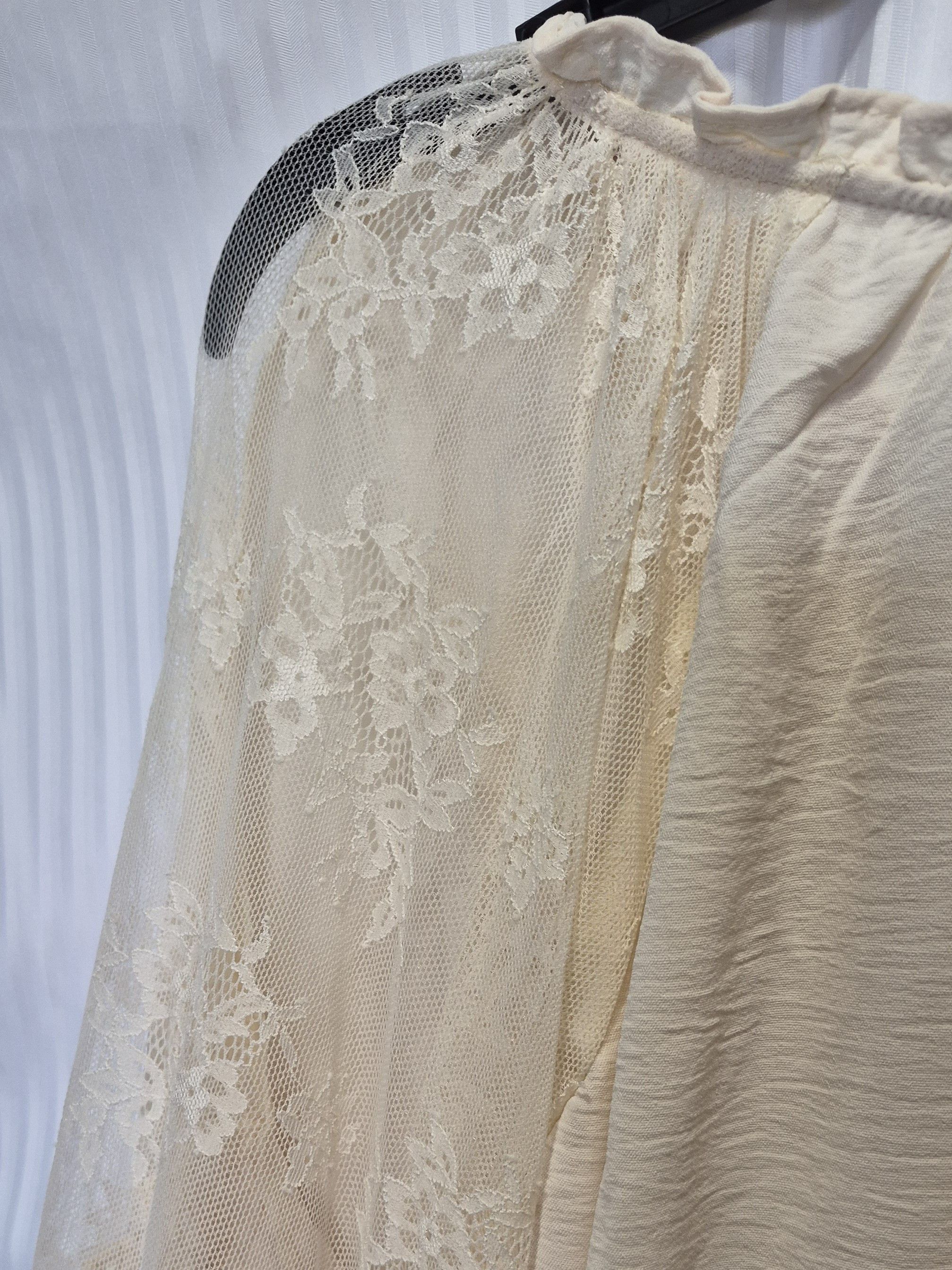 Other Maurices 1X Cream Lace-Shoulder Boho Top NWT Size XL / US 12-14 / IT 48-50 - 7 Thumbnail