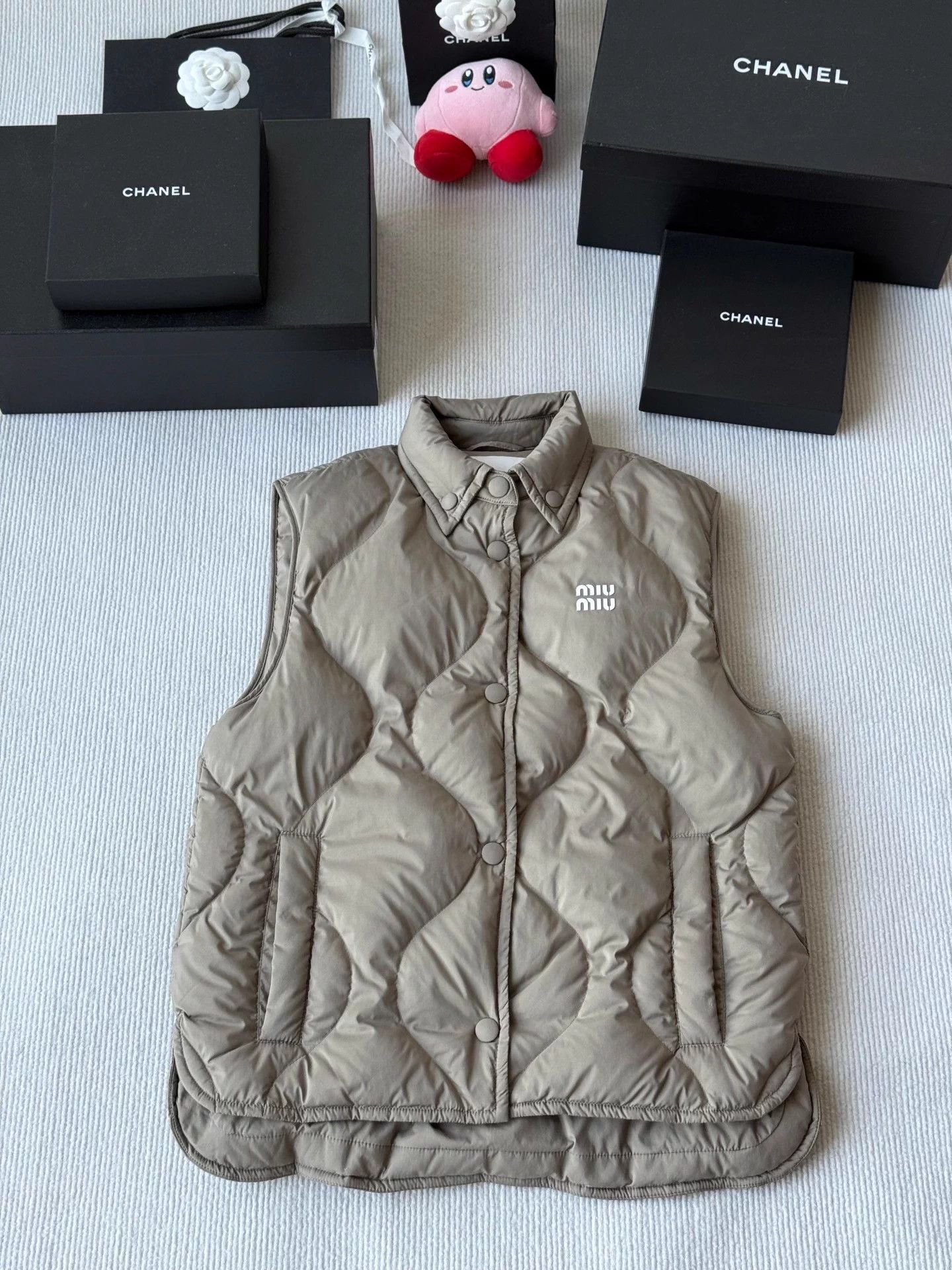 Miu Miu MIU MIU 25ss down vest 38 Like new Size S / US 4 / IT 40 - 1 Thumbnail
