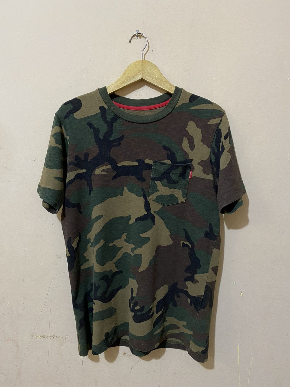 Supreme Supreme Camo Pocket Tshirt Size US S / EU 44-46 / 1 - 1 Thumbnail