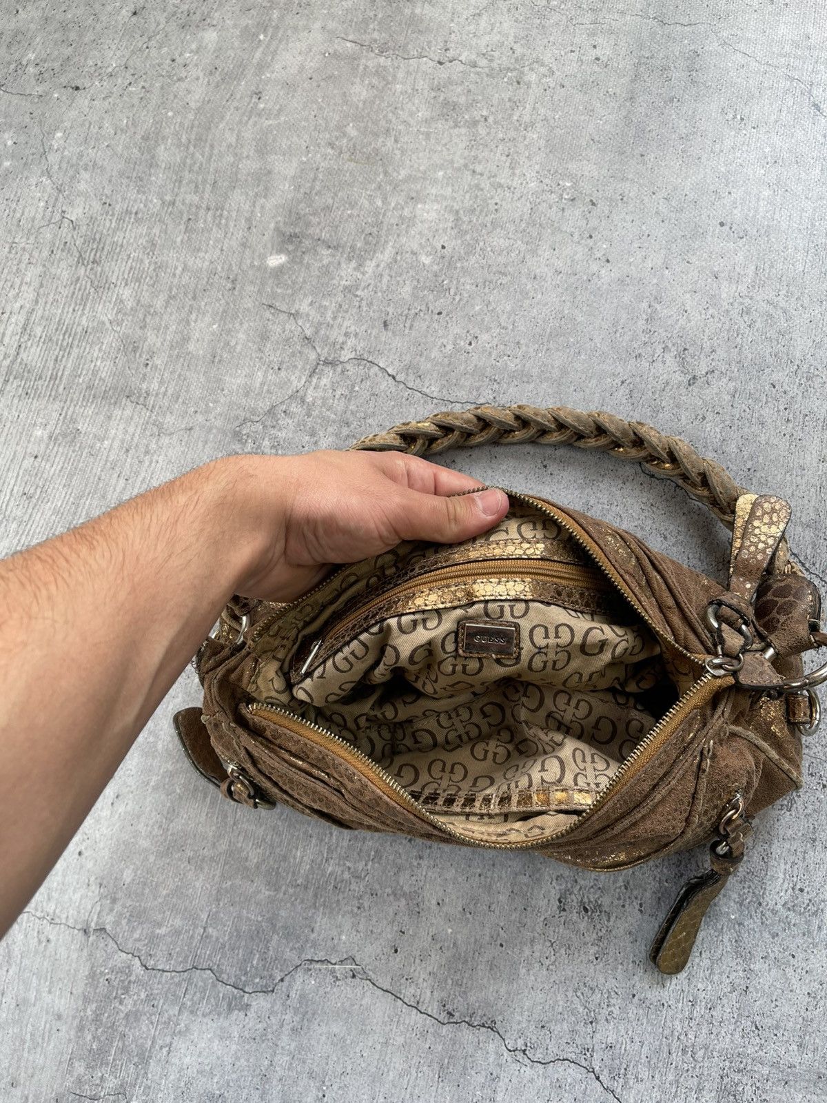 Guess × Japanese Brand × Vintage Rare🔥🔥Vintage monogram GUESS hobo bag Size ONE SIZE - 9 Thumbnail