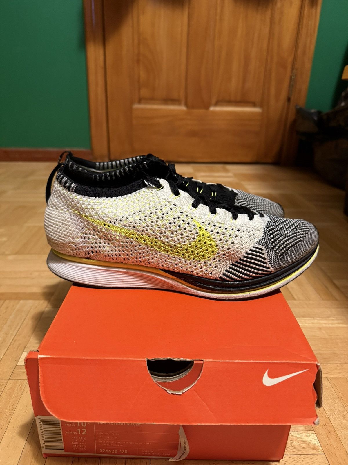 Nike Nike Flyknit Racer Sail/Volt Black Size US 10.5 / EU 43-44 - 5 Thumbnail