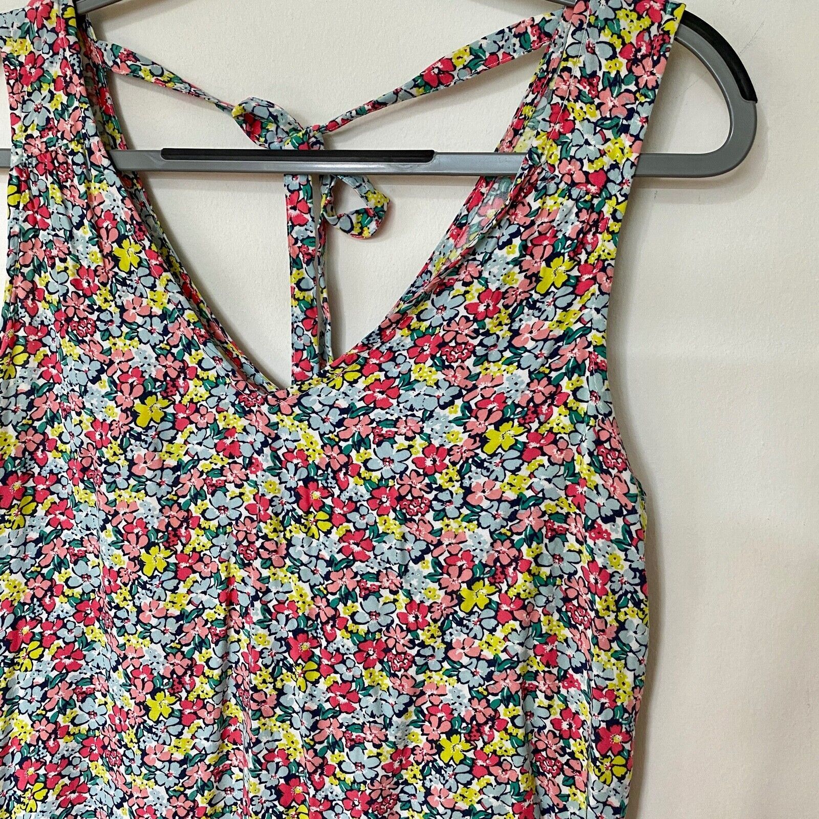 Gap Gap Pink Multi Floral Sleeveless VNeck Shift Dress Tie Back Size XS / US 0-2 / IT 36-38 - 3 Thumbnail