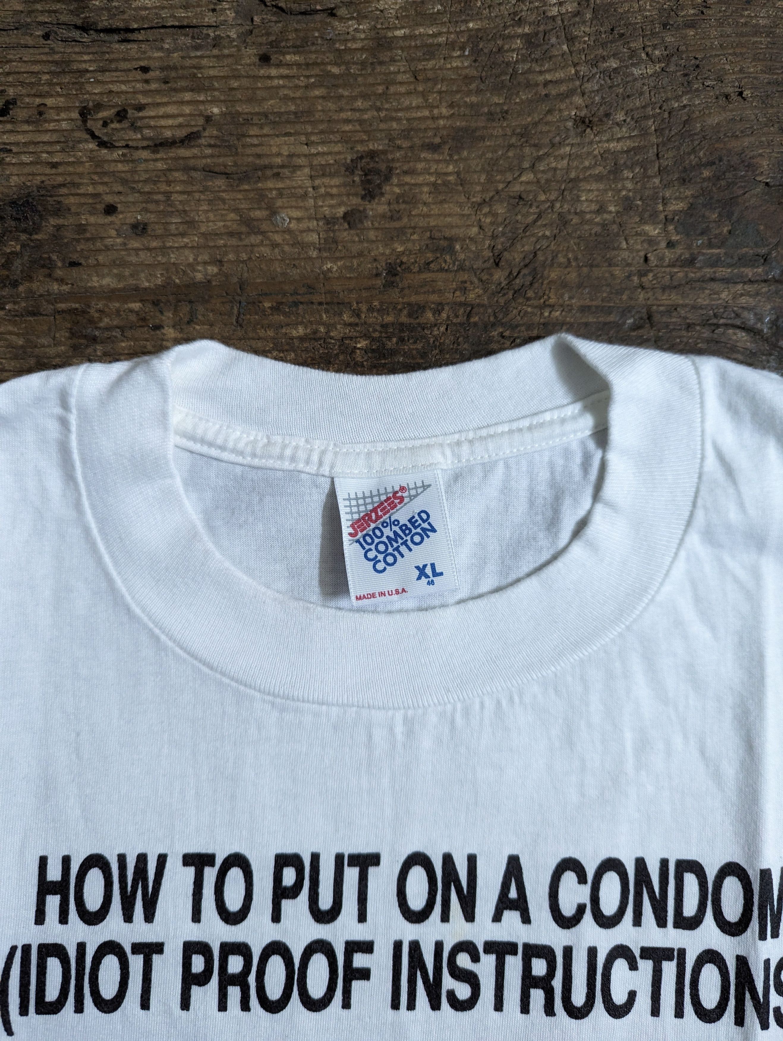 Vintage 90s Jerzees "How To Put On A Candom" T Shirt Size US XL / EU 56 / 4 - 3 Thumbnail