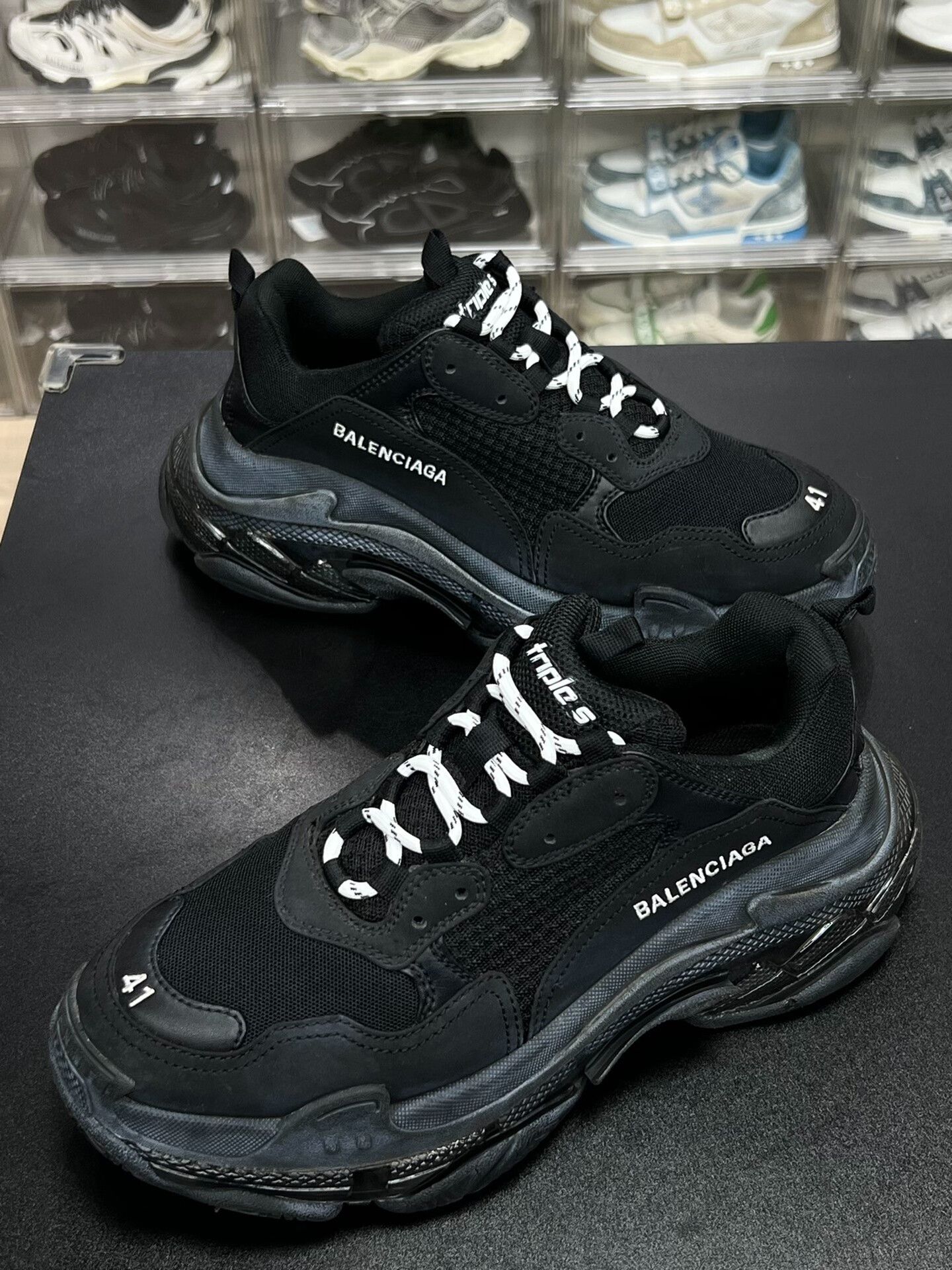Balenciaga Balenciaga Black Lowtop Sneakers 8 Men Size US 8 / EU 41 - 1 Thumbnail