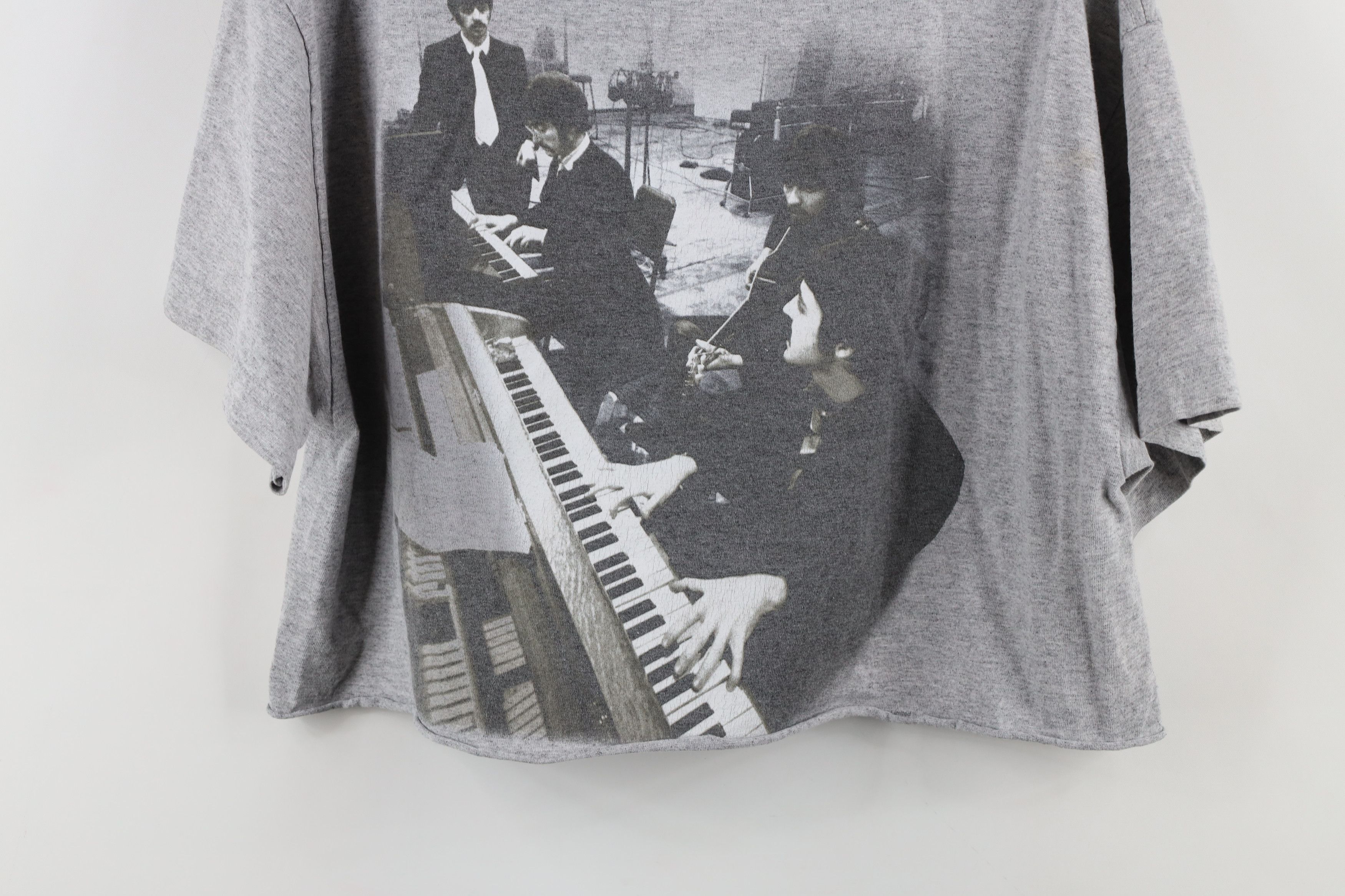 Vintage Vintage Y2K 2002 Cropped The Beatles Band T-Shirt Gray Size L / US 10 / IT 46 - 14 Thumbnail