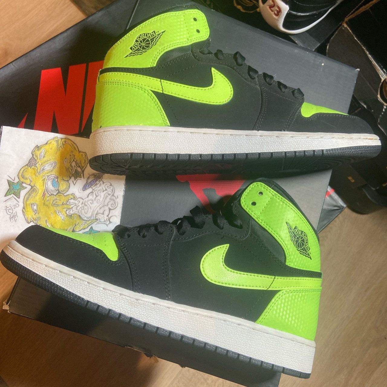 Jordan Brand Jordan 1 Mid Size US 6.5 / EU 39-40 - 2 Thumbnail