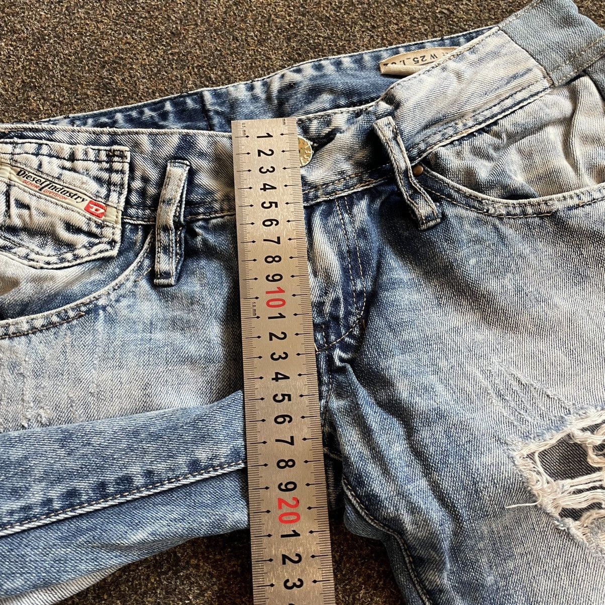Vintage Vintage Y2K Diesel Distressed Baggy Jeans Thrashed Grunge 25 Size 25" / US 0 / IT 36 - 12 Thumbnail