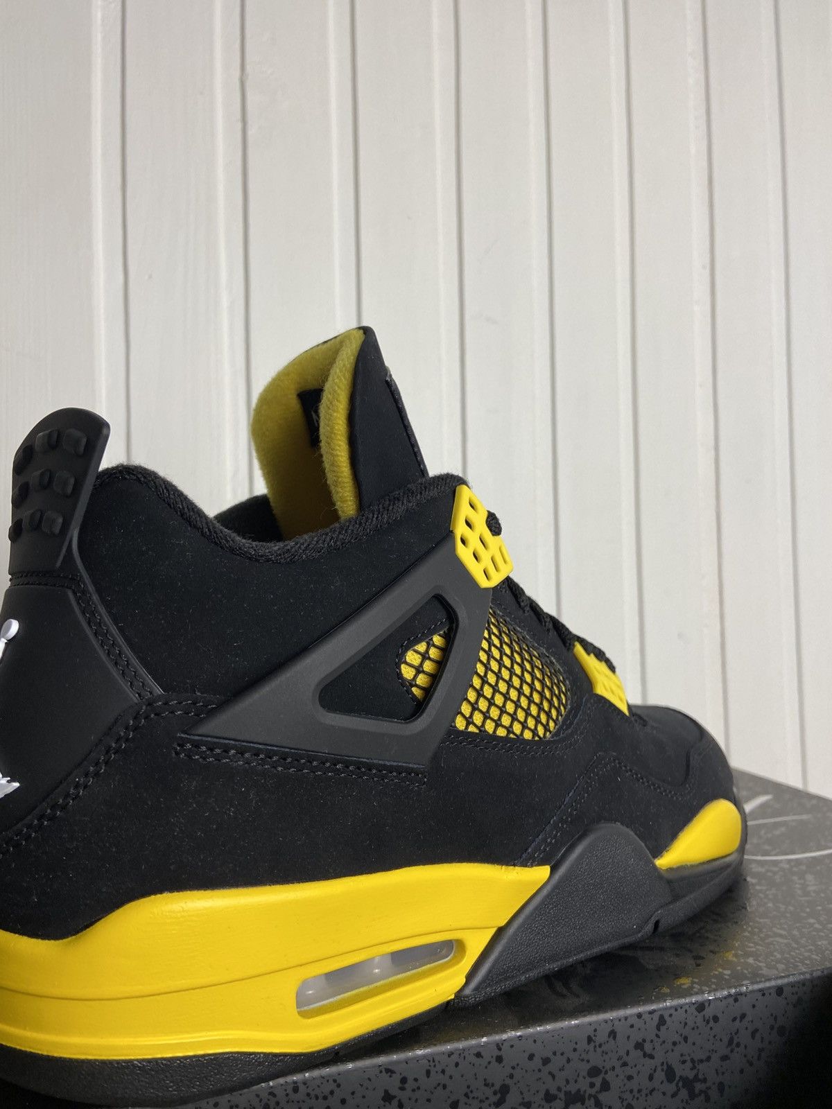 Jordan Brand New Jordan 4 Retro "Thunder" 2023 authentic size 11US Size US 11 / EU 44 - 13 Thumbnail