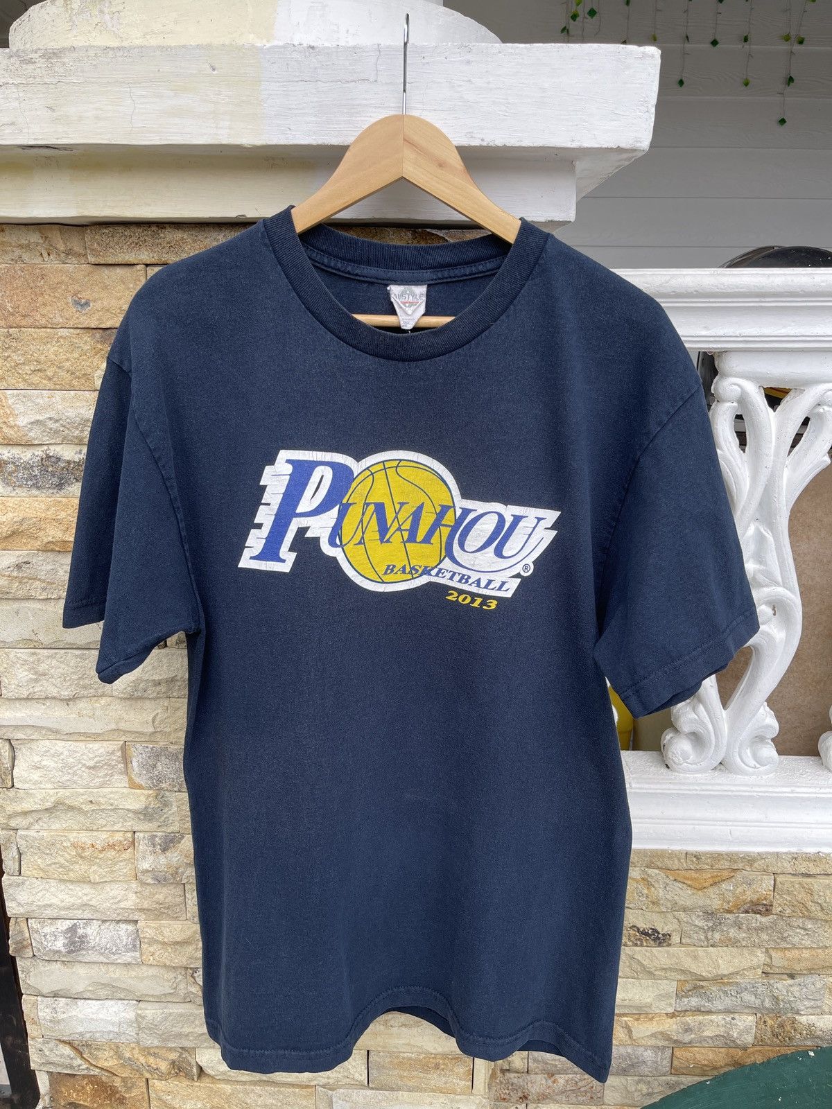 NBA Rare🔥Vintage Punohou Basketball T-Shirt Size US L / EU 52-54 / 3 - 1 Thumbnail