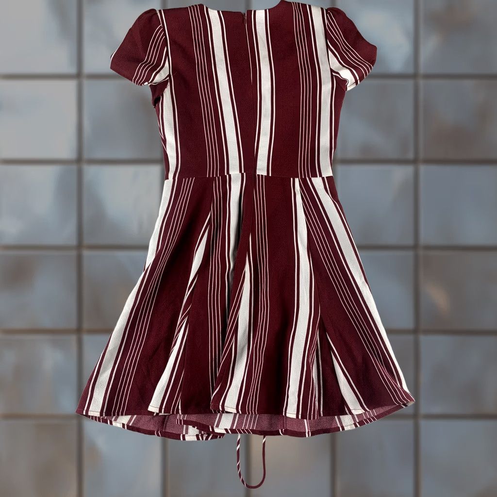 Vintage LOVERS AND FRIENDS DRESS WOMENS RED WHITE STRIPED SHORT SLEEVE V-NECK XS Size 26" / US 2 / IT 38 - 1 Thumbnail