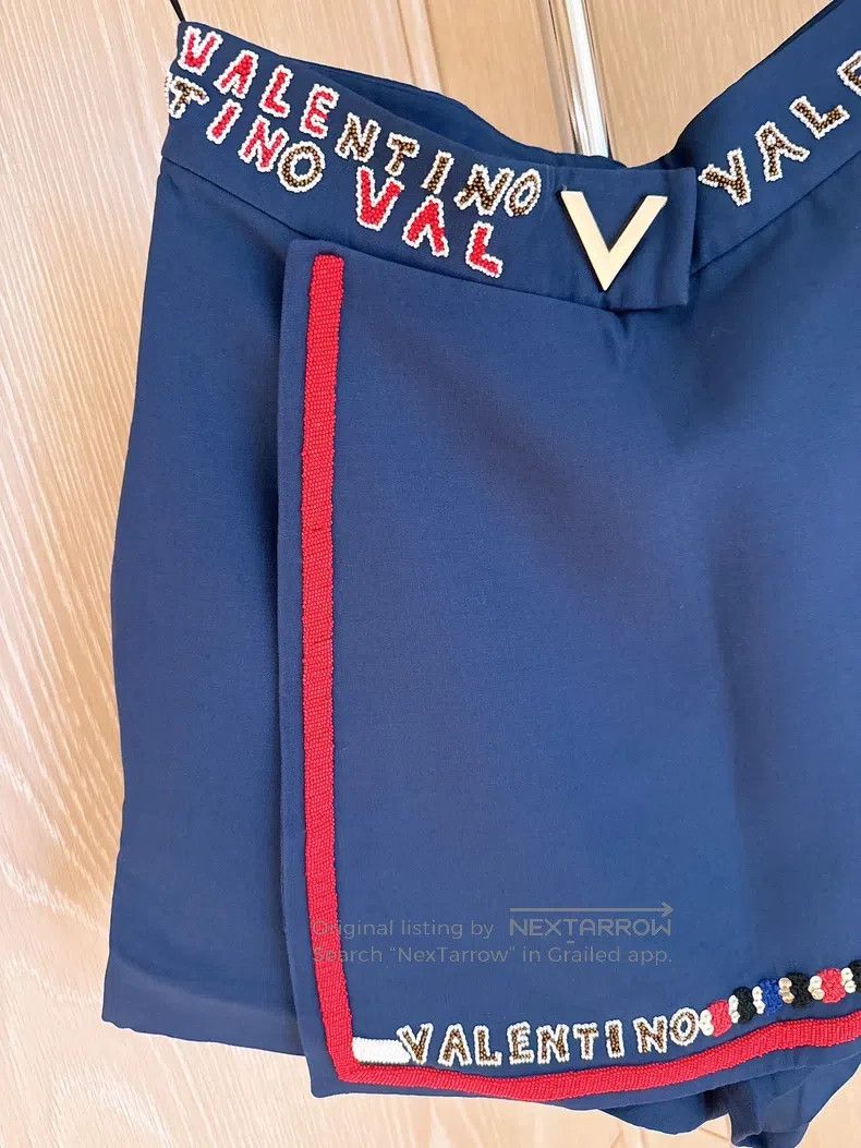 Valentino Valentino Beaded embroidered skirt shorts Size 27" / US 4 / IT 40 - 2 Thumbnail