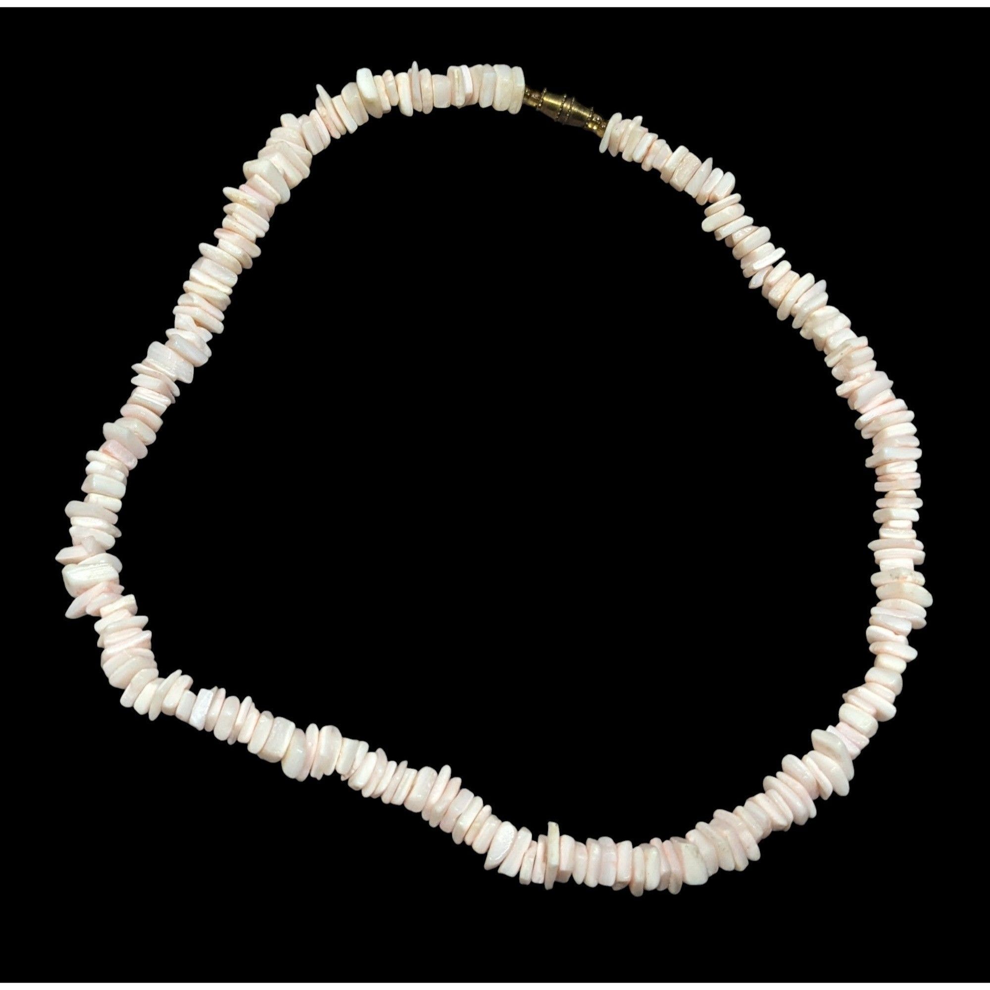 Other Beachy Bohemian Pastel Pink Seashell Chip Necklace Size ONE SIZE - 1 Thumbnail