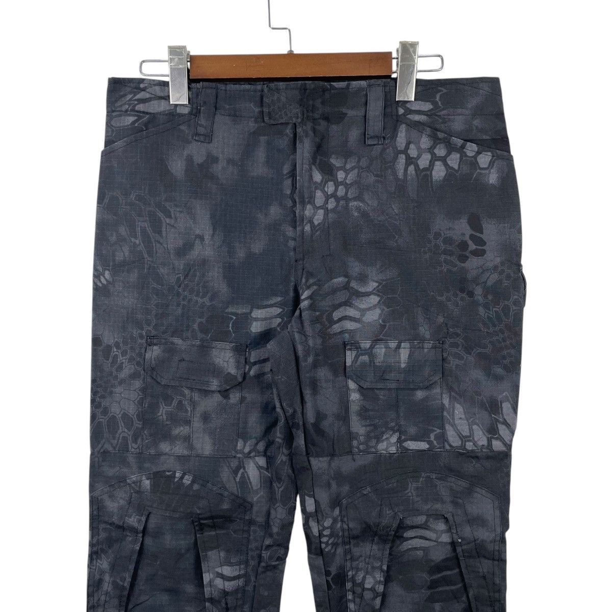 Japanese Brand Vintage Snake Patterned Camouflage Trousers Ski Pants Size US 35 - 2 Thumbnail