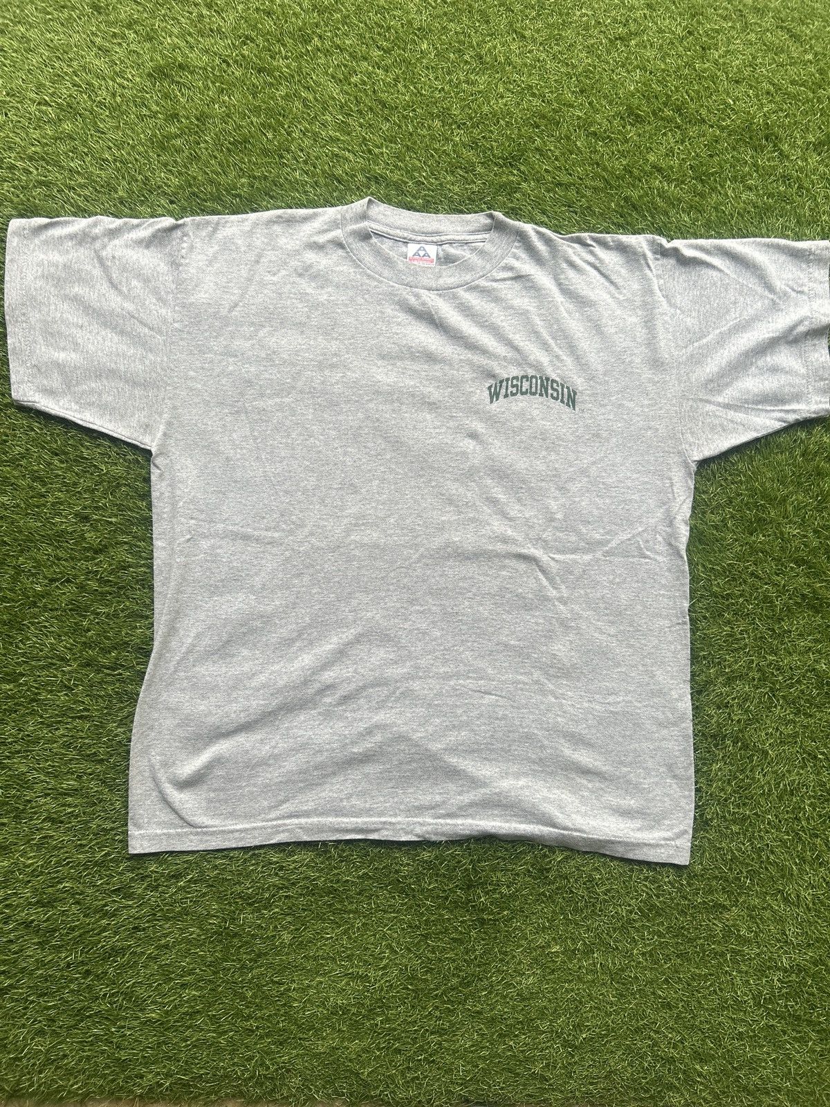 Vintage Vintage 90’s University of Wisconsin T-Shirt Size US XL / EU 56 / 4 - 2 Thumbnail