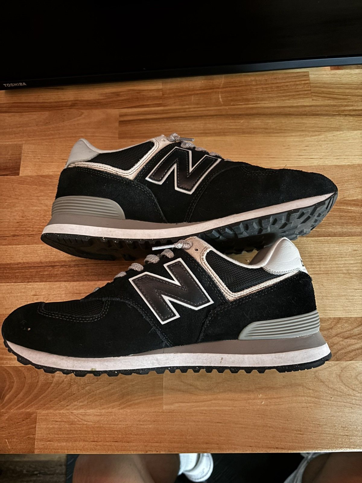 New Balance New Balance 574 core - men’s 10.5 Size US 10.5 / EU 43-44 - 3 Thumbnail