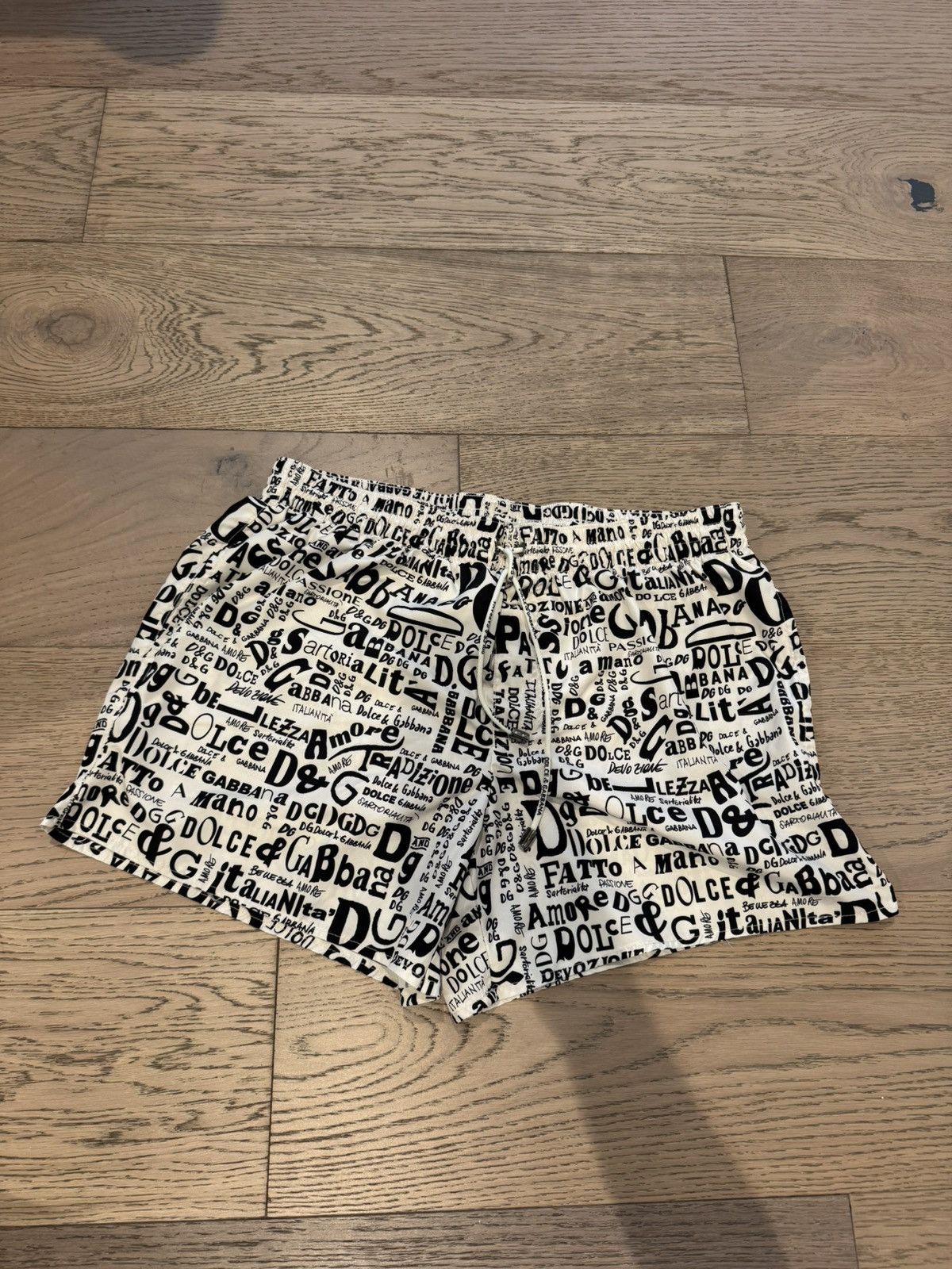 Dolce & Gabbana Dolce & Gabbana Graffiti Logo Shorts – Rare Print Size US 36 / EU 52 - 1 Thumbnail