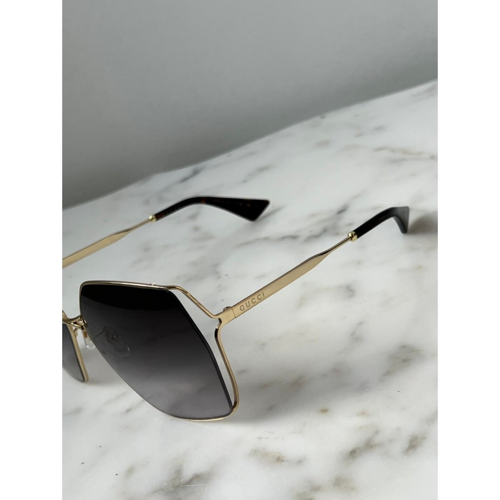 Gucci NEW Gucci GG0817S 006 Marmont Logo Oversized Gold Sunglasses Size ONE SIZE - 5 Thumbnail