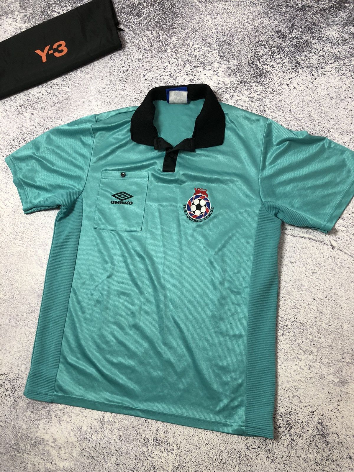 Umbro Men’s vintage soccer jersey judge Umbro size Xl y2k football Size US XL / EU 56 / 4 - 2 Thumbnail