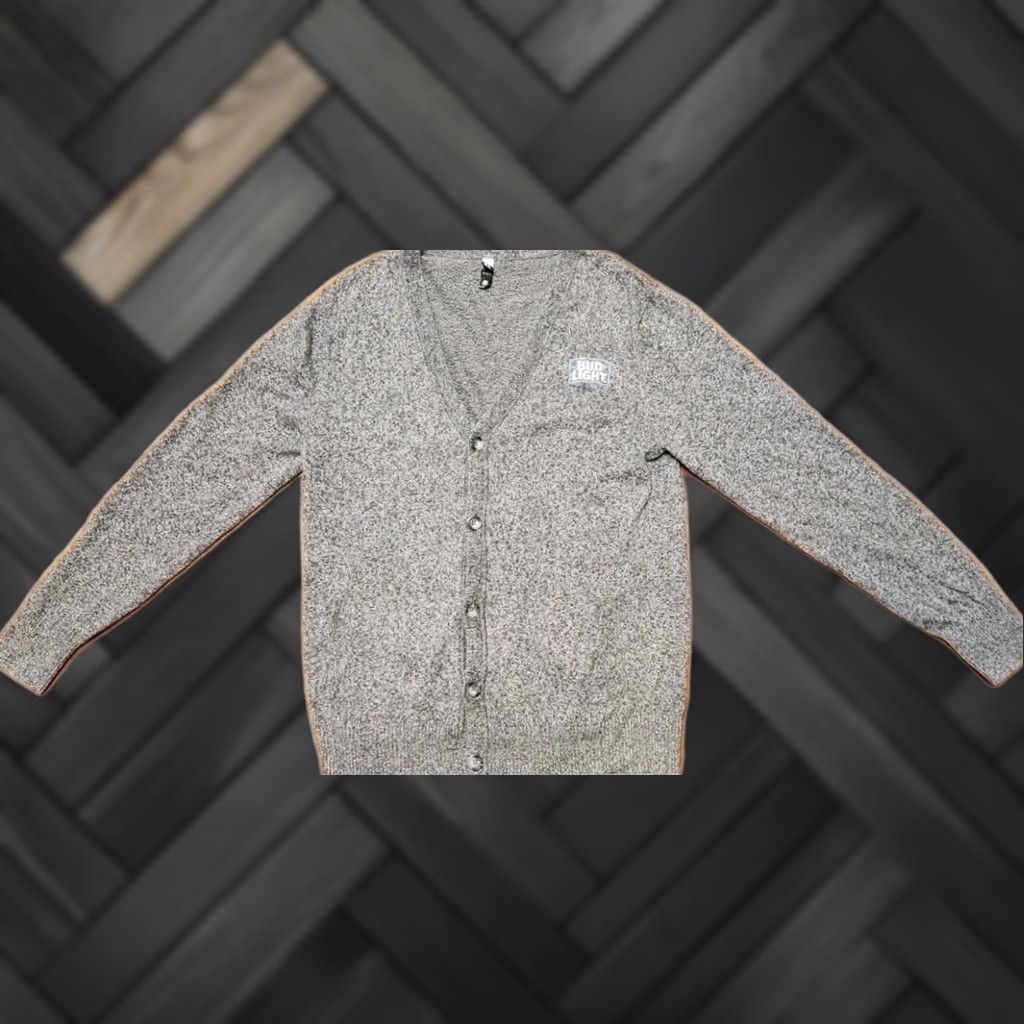 Vintage BUD LIGHT Logo Sweater Cardigan Mens L Large Button Up Lightweight Embroidered Knit V-Neck Gray Cotton Acrylic District Made Size US L / EU 52-54 / 3 - 1 Thumbnail