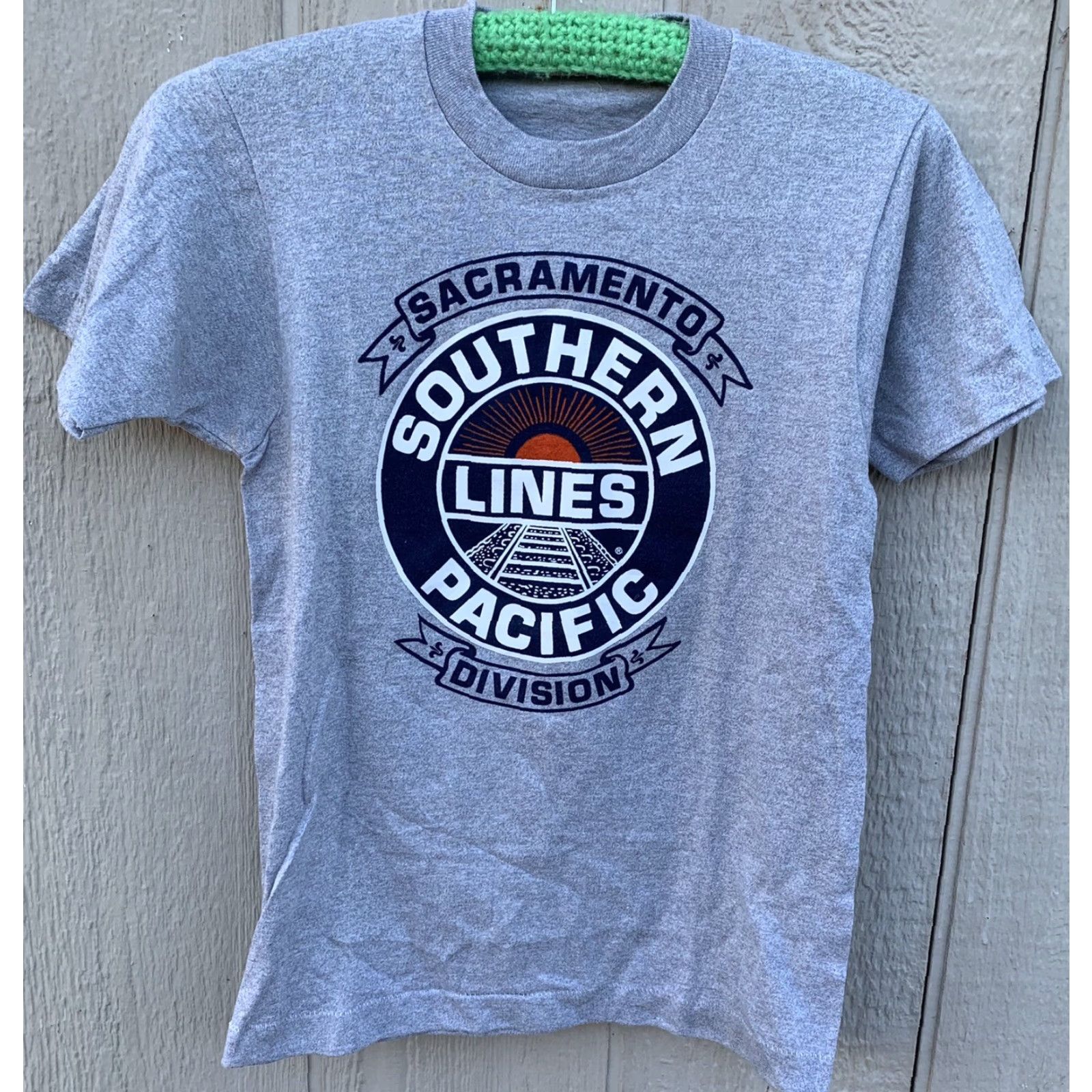 Vintage VINTAGE Southern Pacific Lines Sacramento Division t shirt single stitch Size S (Unisex) Gray Screen Stars 1980s Graphic Tee Men/Women? Size US S / EU 44-46 / 1 - 4 Thumbnail